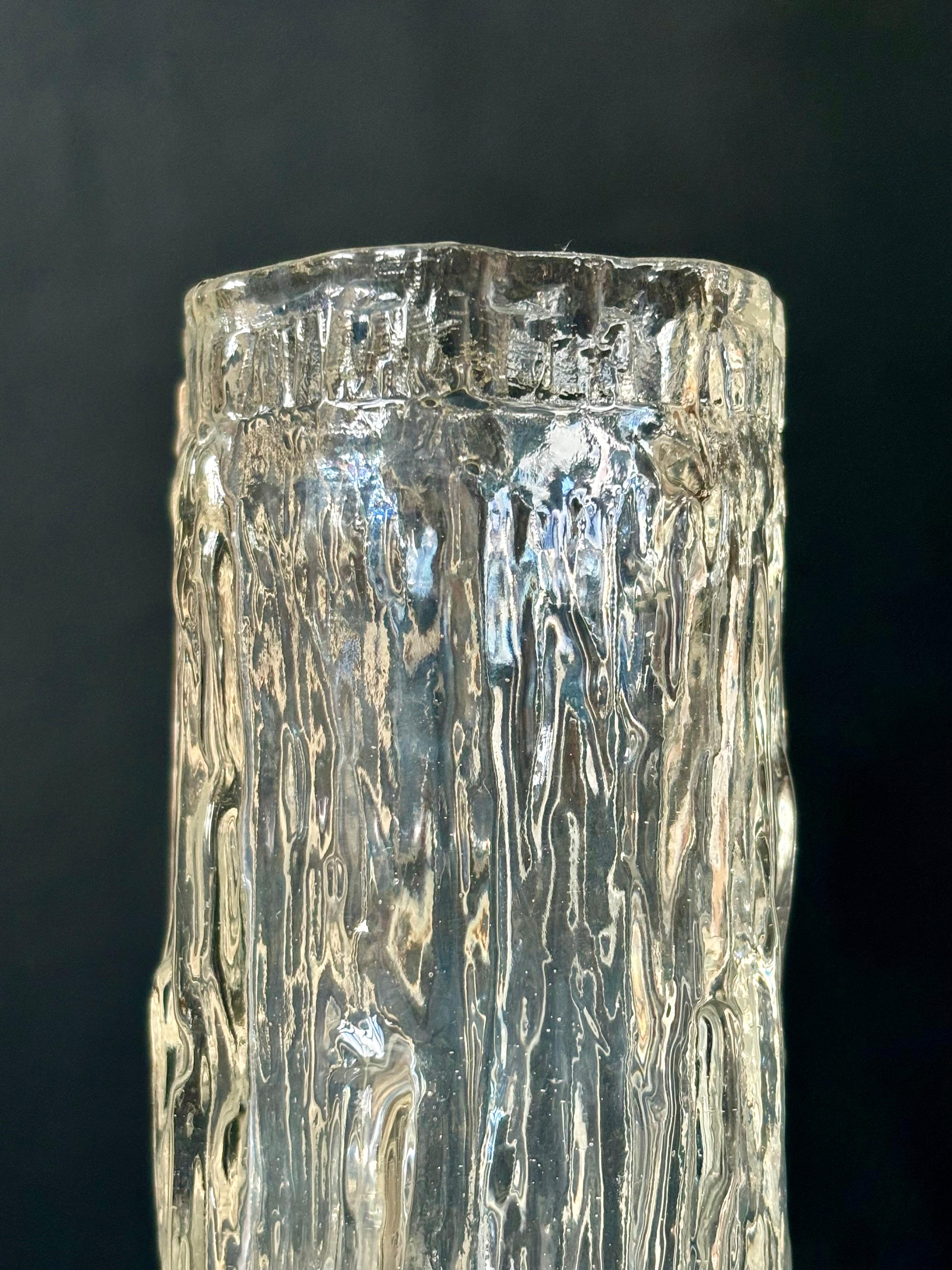 Fait main Vase en verre d'art texturé Wirkkala, Finlande, 1970 en vente