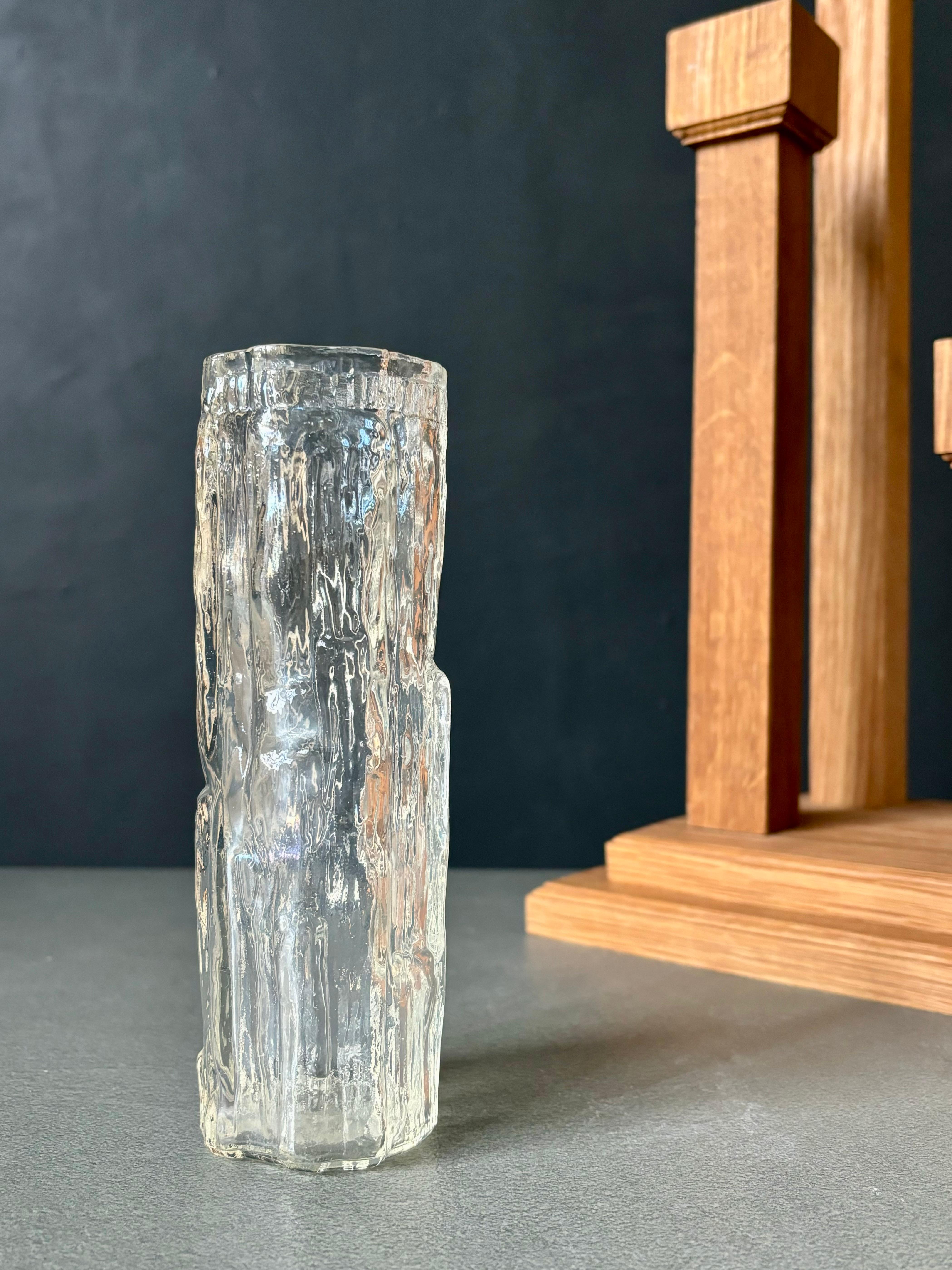 Vase en verre d'art texturé Wirkkala, Finlande, 1970 Bon état - En vente à Copenhagen, DK