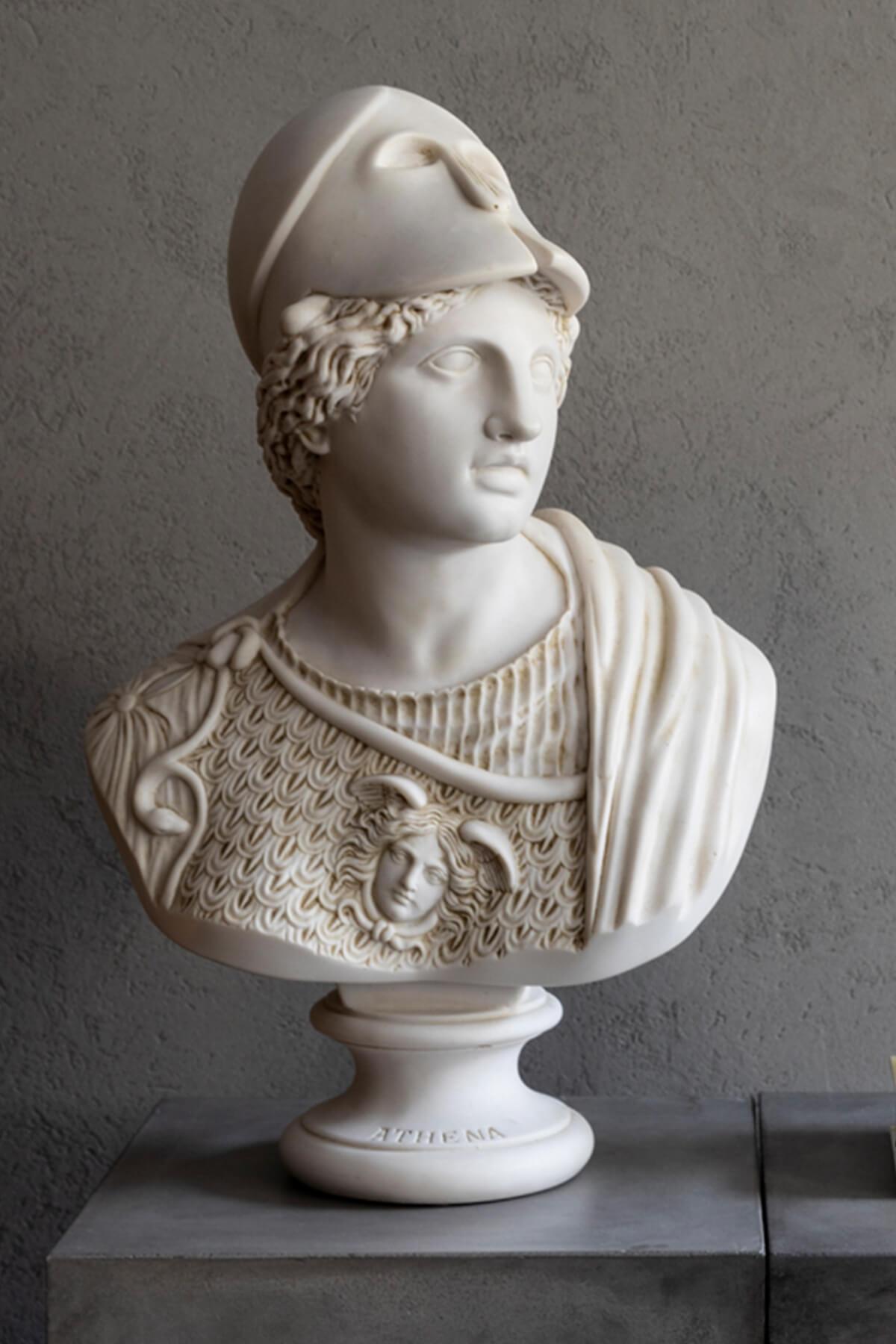 Altura: 62 cm (24,4'') / Peso: 18 kg (39,7 lbs)
Atenea (Minerva) es conocida como la diosa de la sabiduría, la paz y las artes en la mitología griega.

Atenea (Minerva) es la diosa de la inteligencia, el arte, la estrategia, la inspiración y la paz
