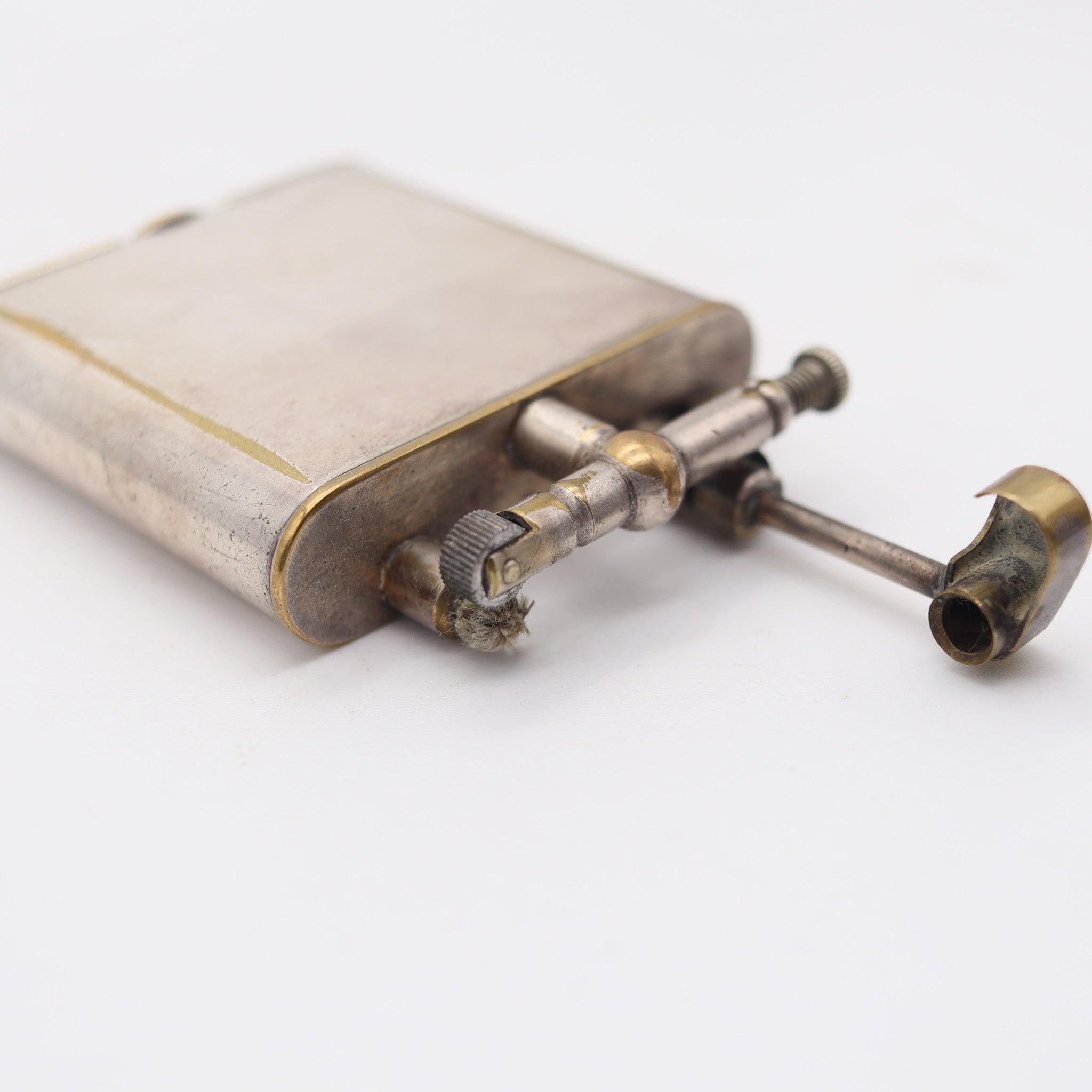 Art Déco WISE & GREENWOOD Pre-Dunhill 1923 Art Deco Unique C Lift Arm Petrol Lighter in vendita