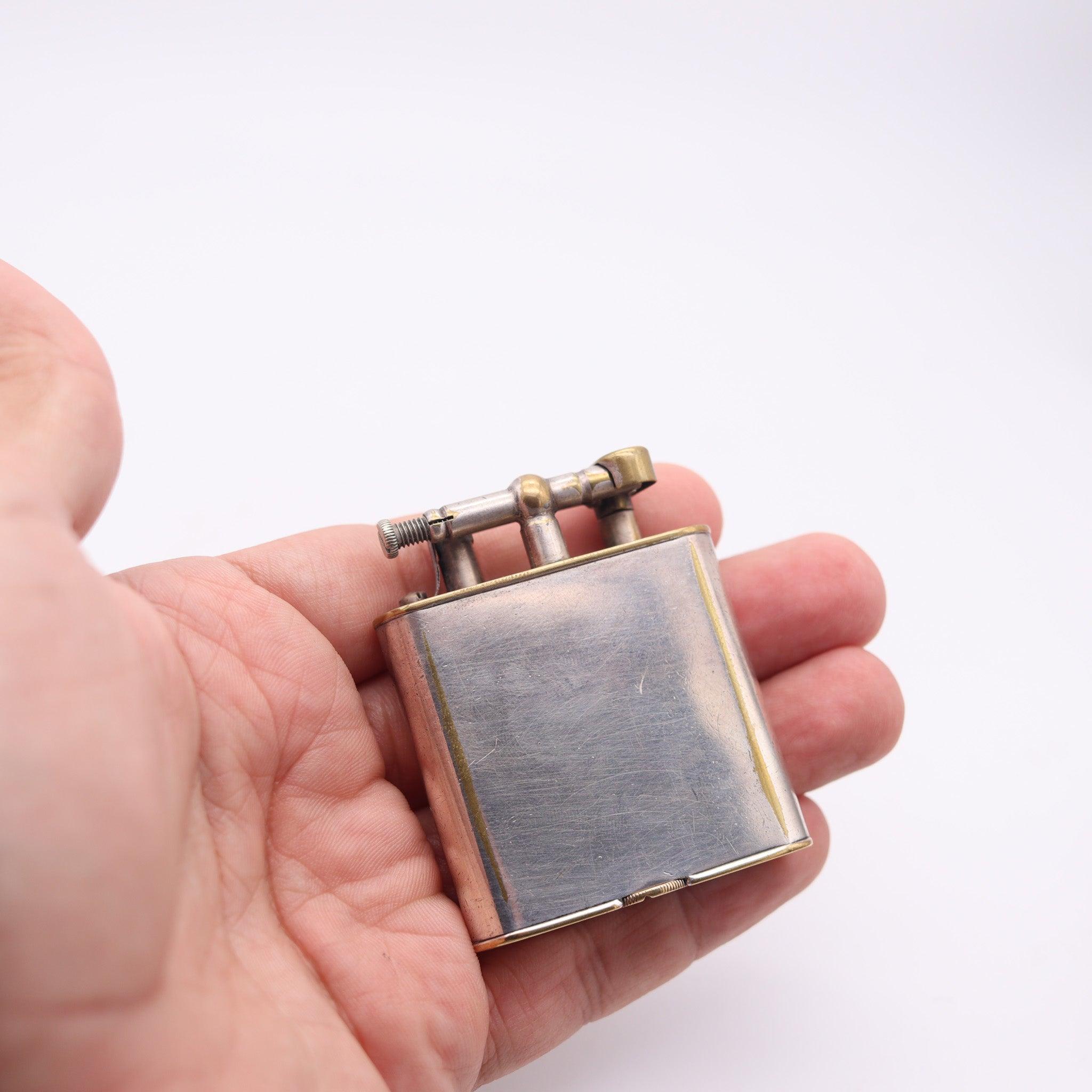 Argento WISE & GREENWOOD Pre-Dunhill 1923 Art Deco Unique C Lift Arm Petrol Lighter in vendita