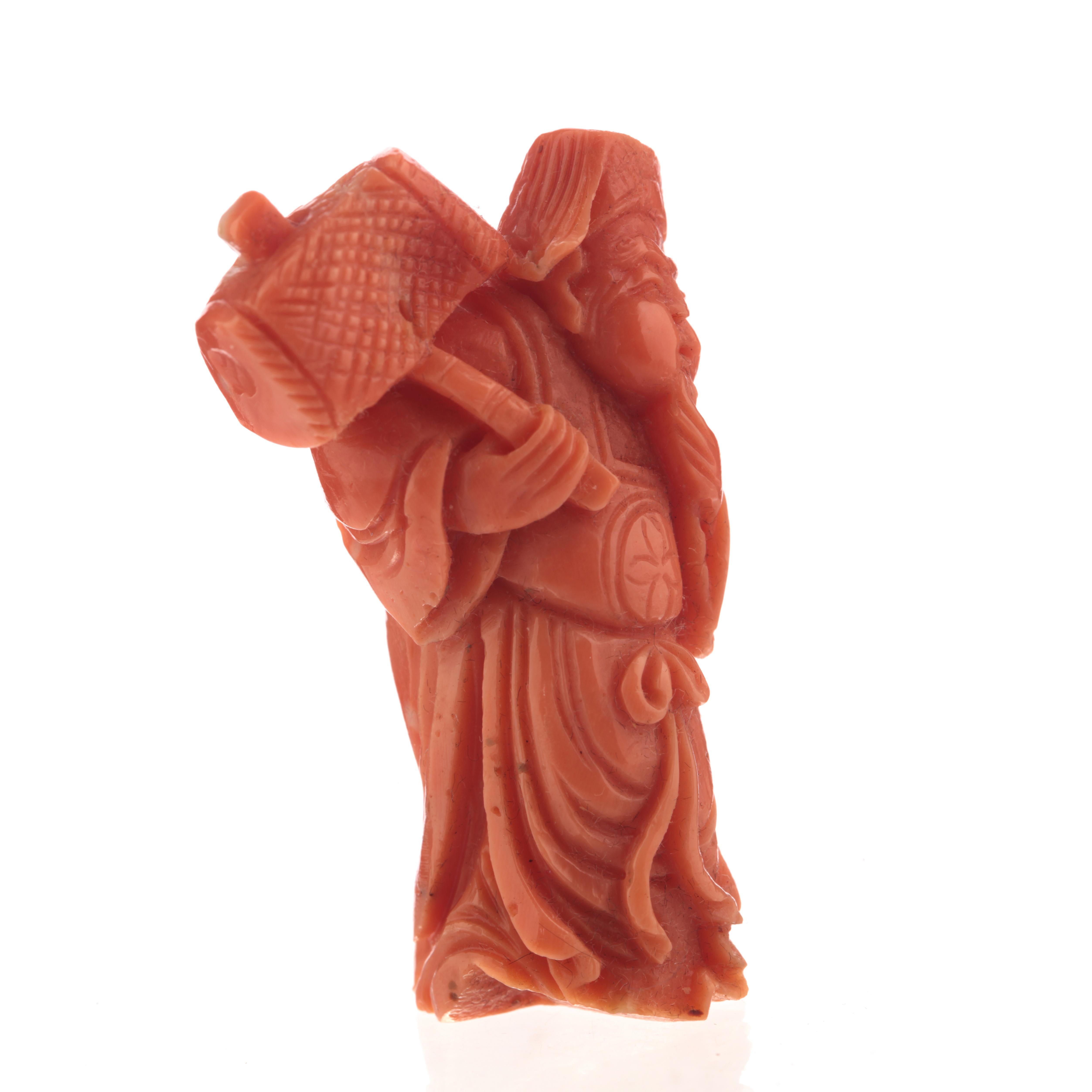 Wise Man Buddhist Carved Asian Decorative Art Statue Sculpture Natural Red Coral In Excellent Condition For Sale In Milano, IT
