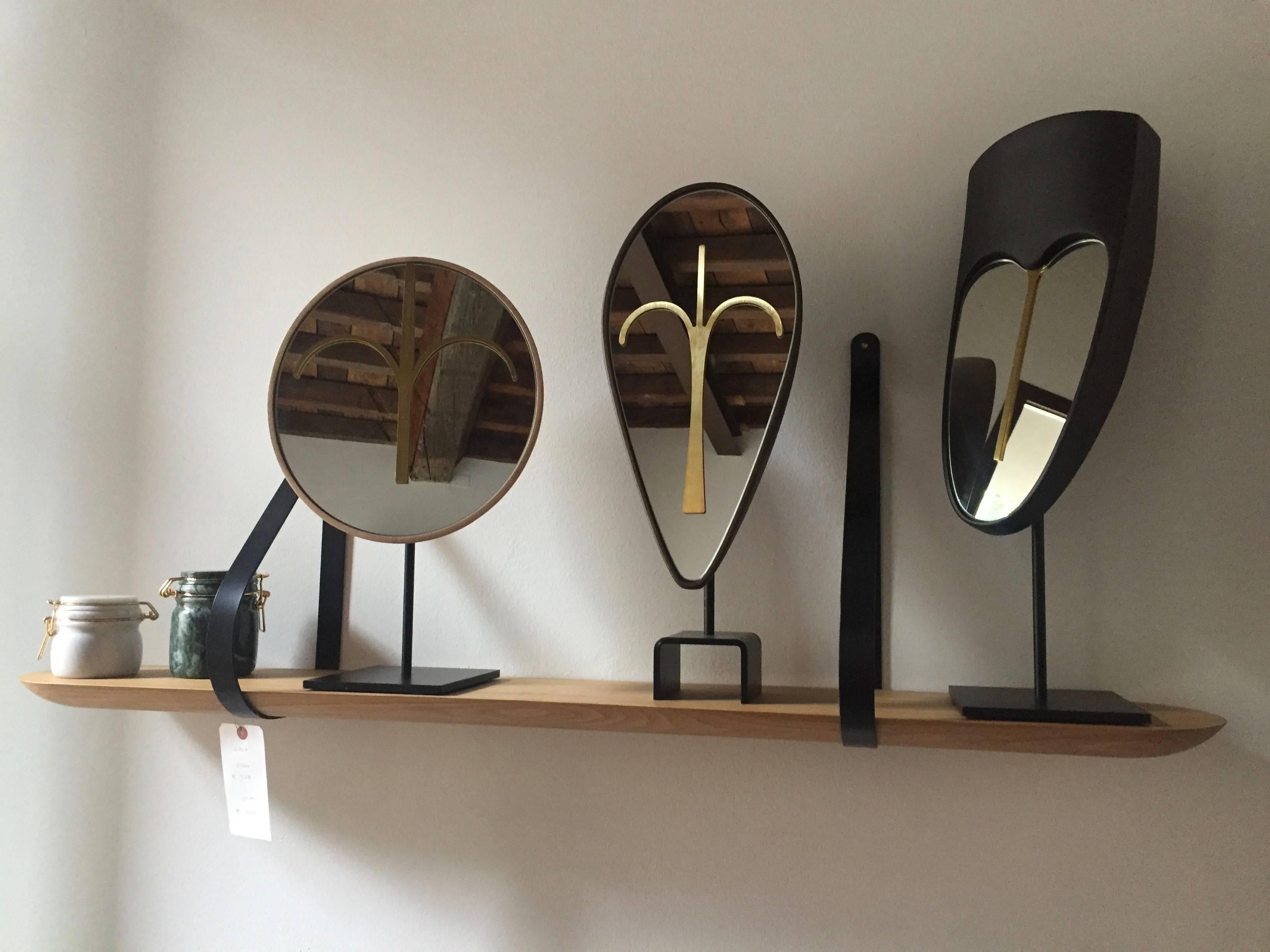 Miroir Wise Eze, masque tribal moderne, base en métal noir, bois massif marron Wengè en vente 8