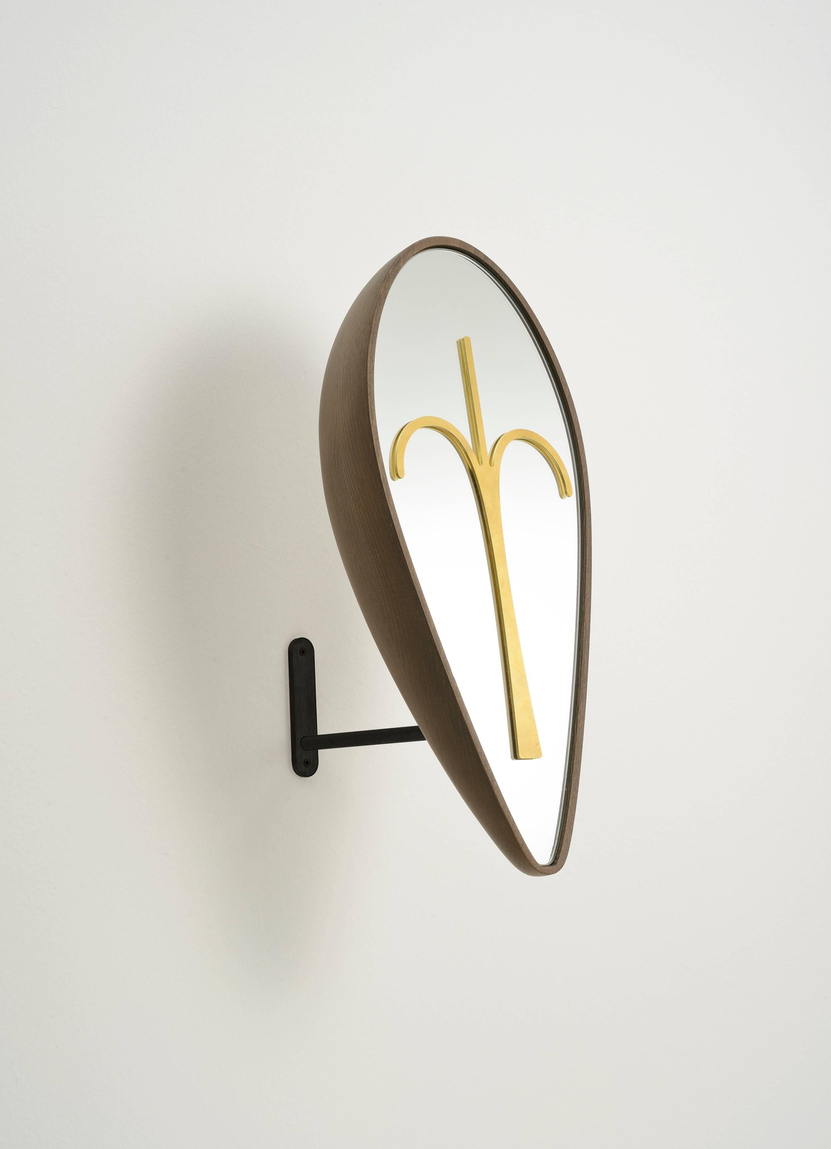 Machine-Made Wise Mirror Haua, Modern Tribal Mask and Mirror, Sculpture in solid beach wood For Sale