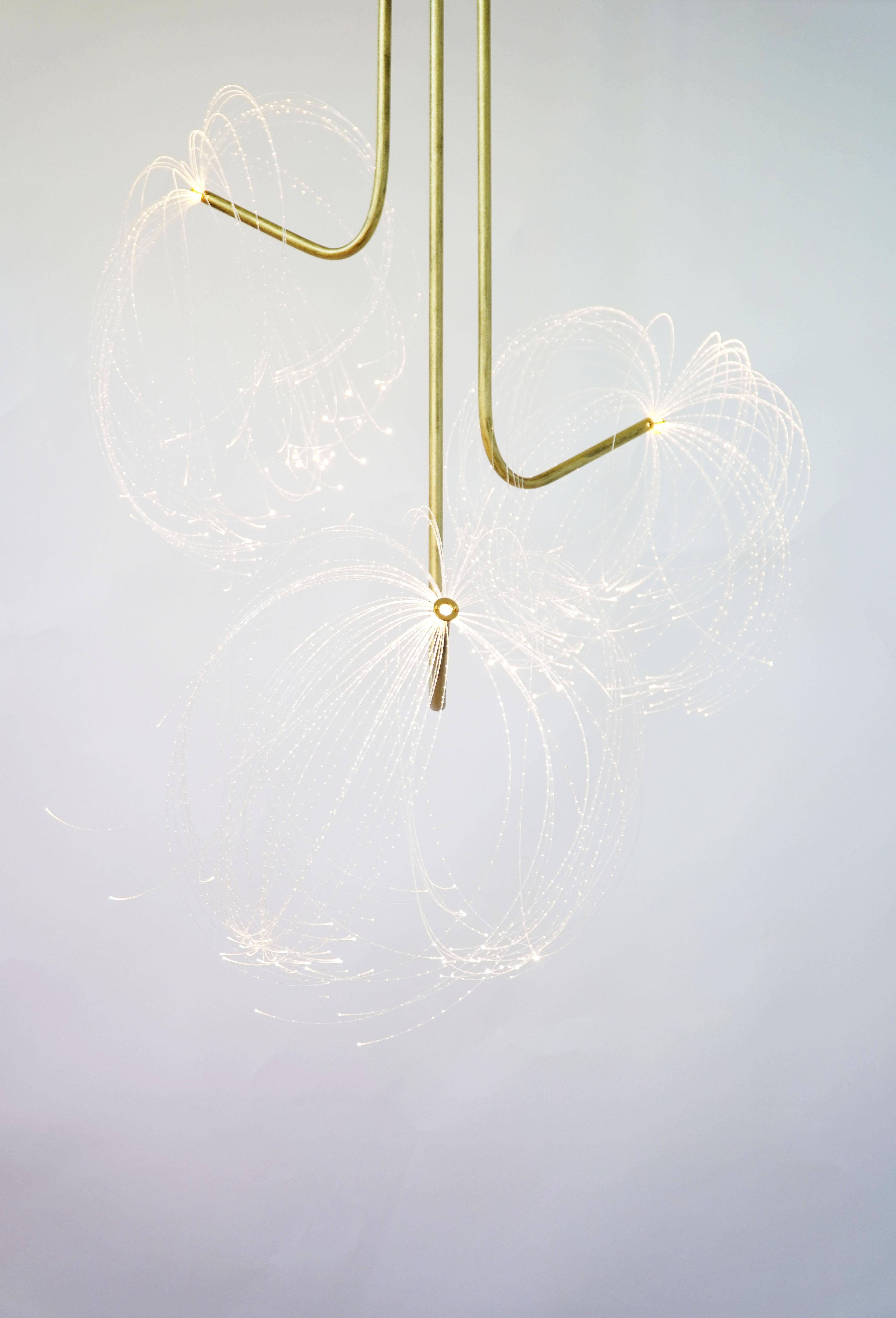 This pendant lamp is a contemporary art object, made entirely by hand in Tuscany Italy, 100% of Italian origin.

The line is essential, the thin brass stems makes irregular curves, are movable and spreads micro dots of clear light, ethereal like