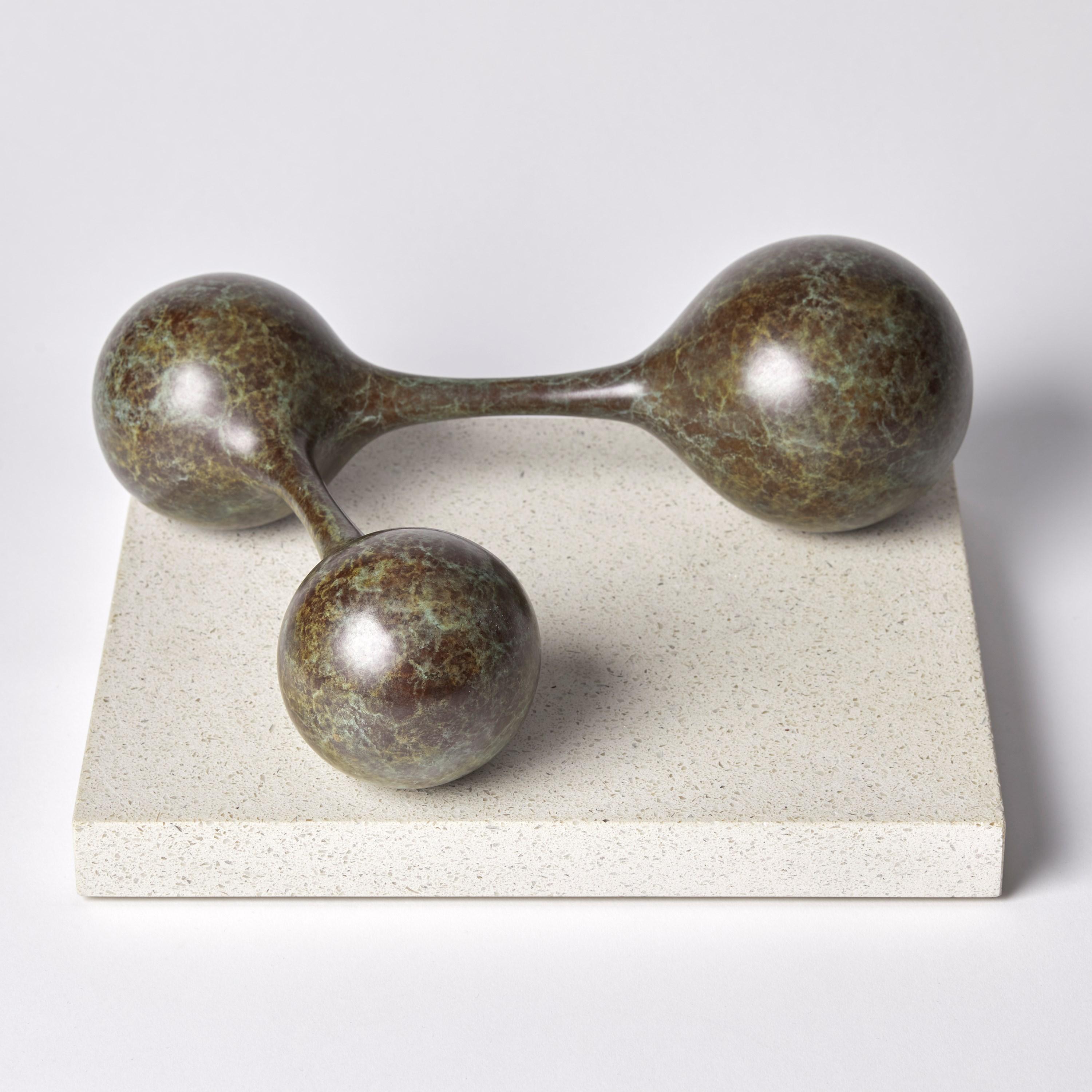 Moderne Wishbone, une sculpture en bronze patiné de l'artiste britannique Vivienne Foley en vente