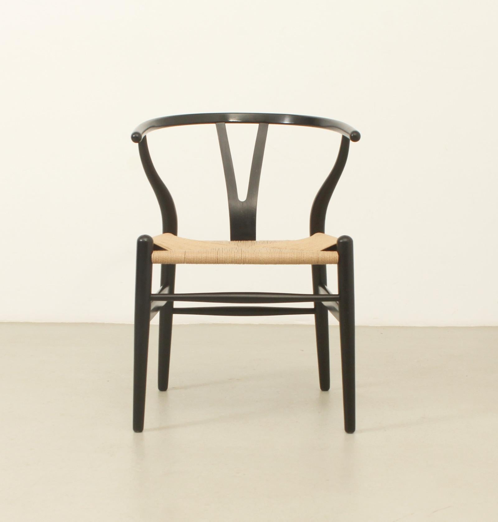 Mid-20th Century Wishbone Chair Model CH 24 by Hans Wegner for Carl Hansen, 1960's For Sale