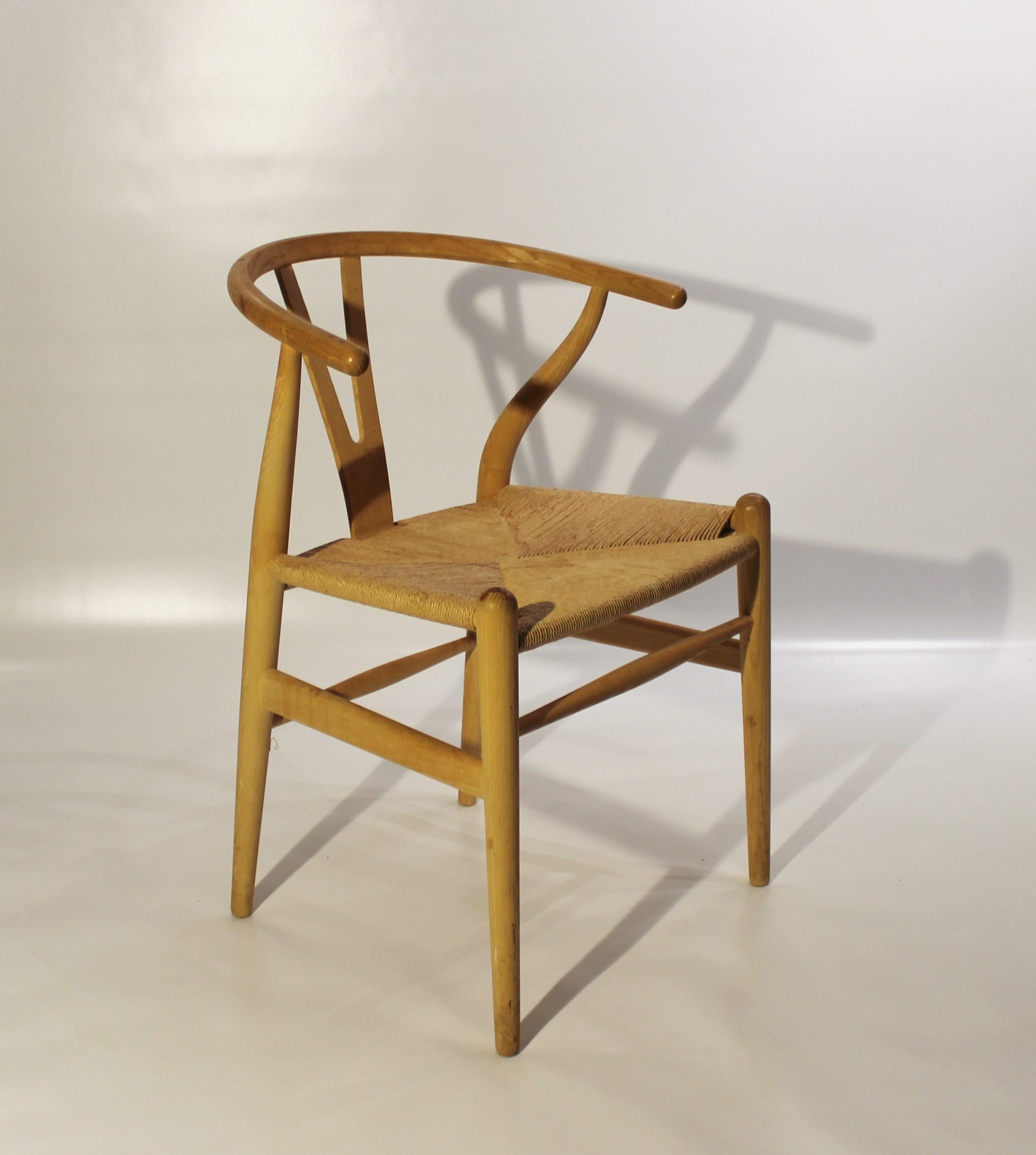 Wishbone chair, model CH24, designed by Hans J. Wegner in 1950 and manufactured by Carl Hansen & Son. The chair is with a paper cord seat and ash.