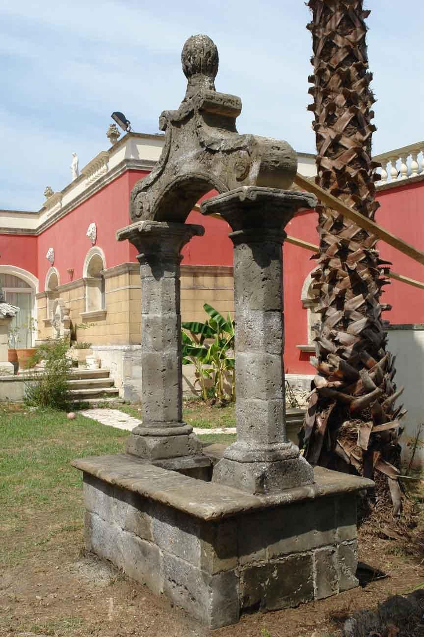 Hand-Crafted Wishing Well Italian Renaissance Style in Limestone with Antique Patina For Sale