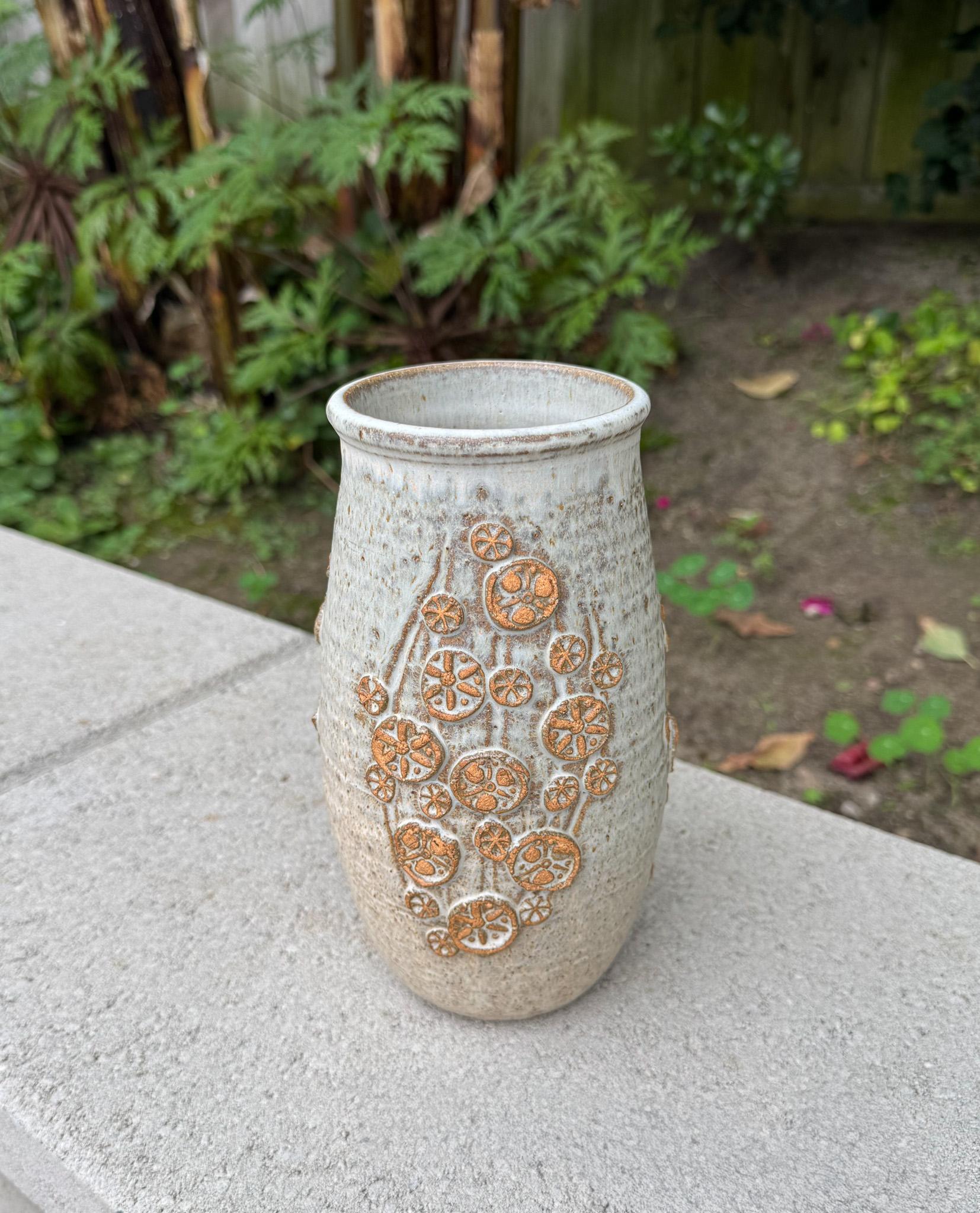 Vaso in ceramica Wishon-Harrell, California, anni '70.  Firmato in basso.  