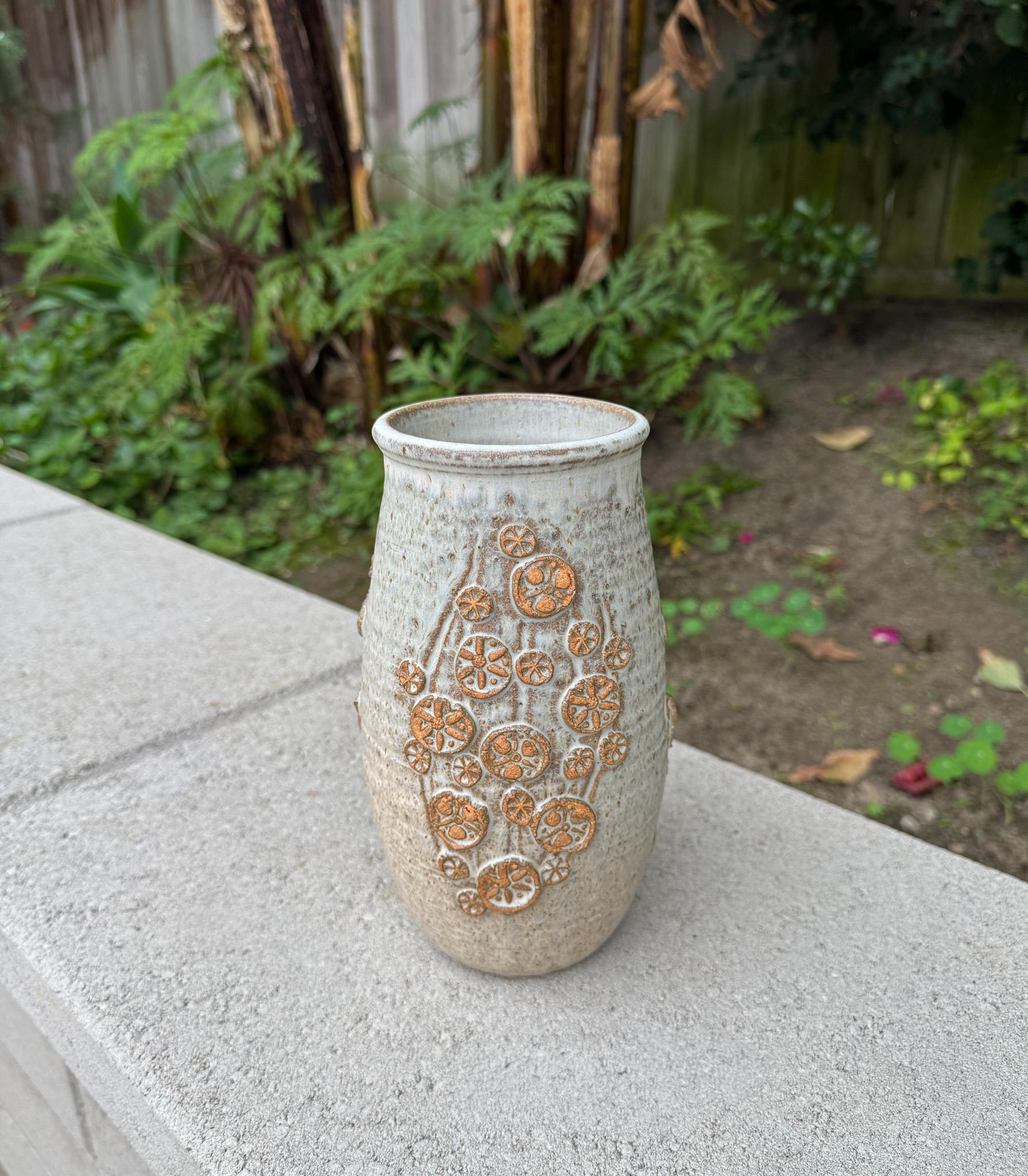 Vaso in ceramica Wishon-Harrell, California, anni '70 In condizioni buone in vendita a San Juan Capistrano, CA