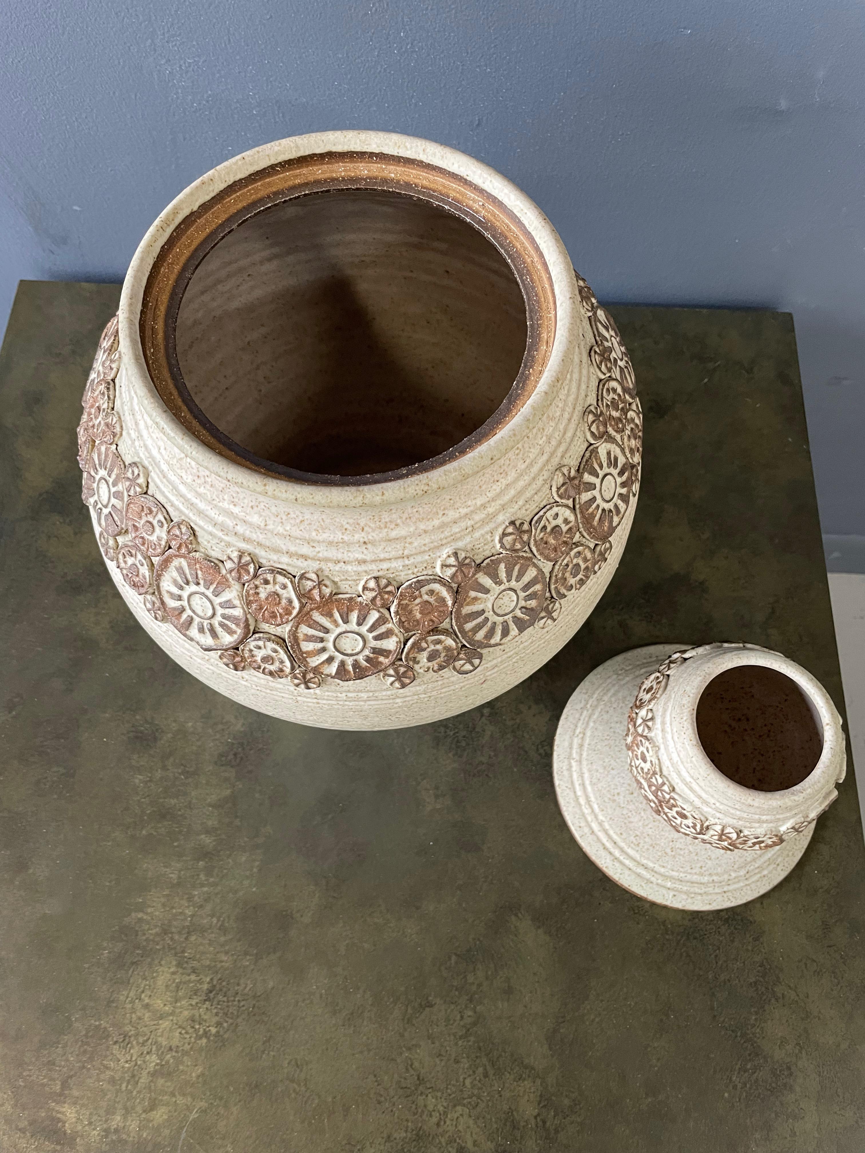 Wishon-Harrell Studio Art Pottery Ceramic Lidded Vase with Appliqué Decoration In Good Condition For Sale In Philadelphia, PA