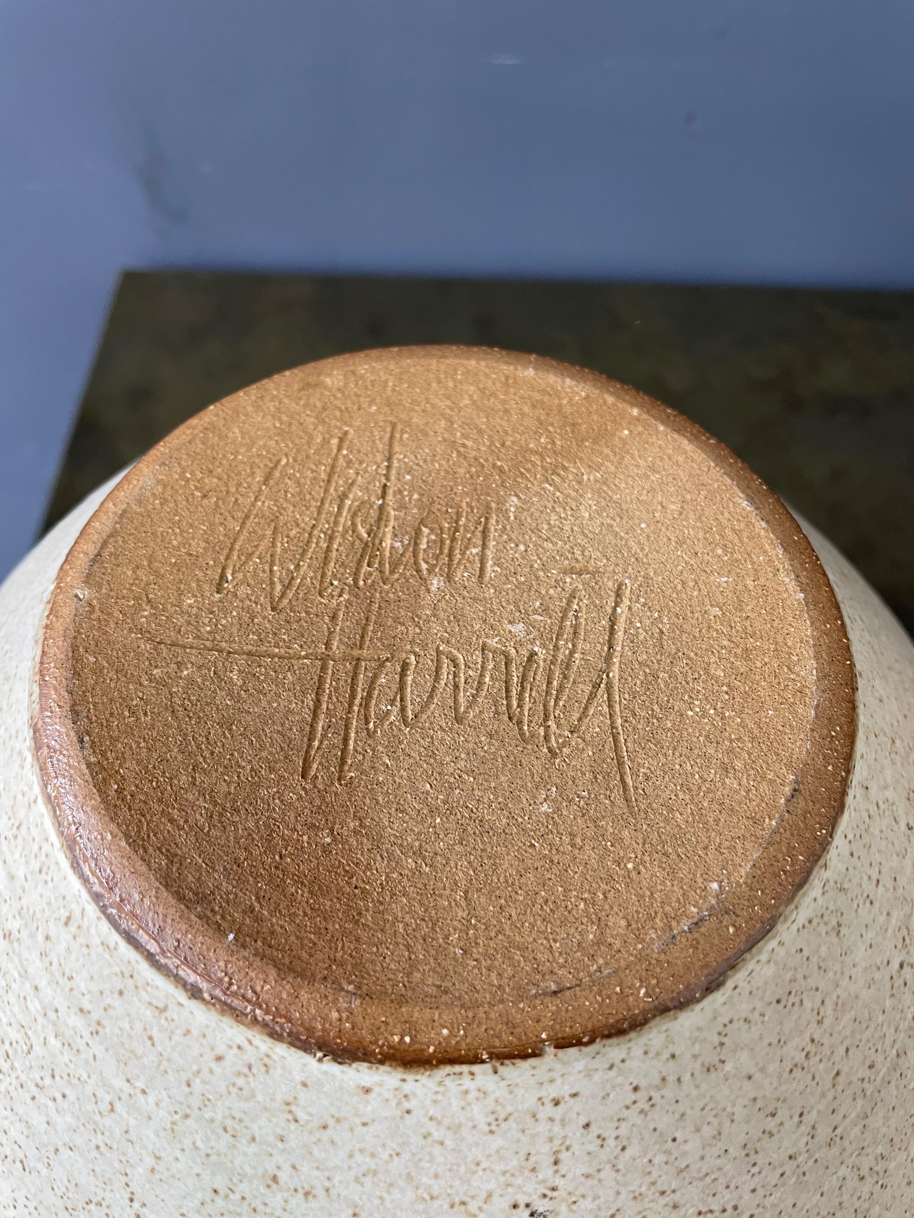 Wishon-Harrell Studio Art Pottery Vaso con coperchio in ceramica con decorazioni ad applique in vendita 2
