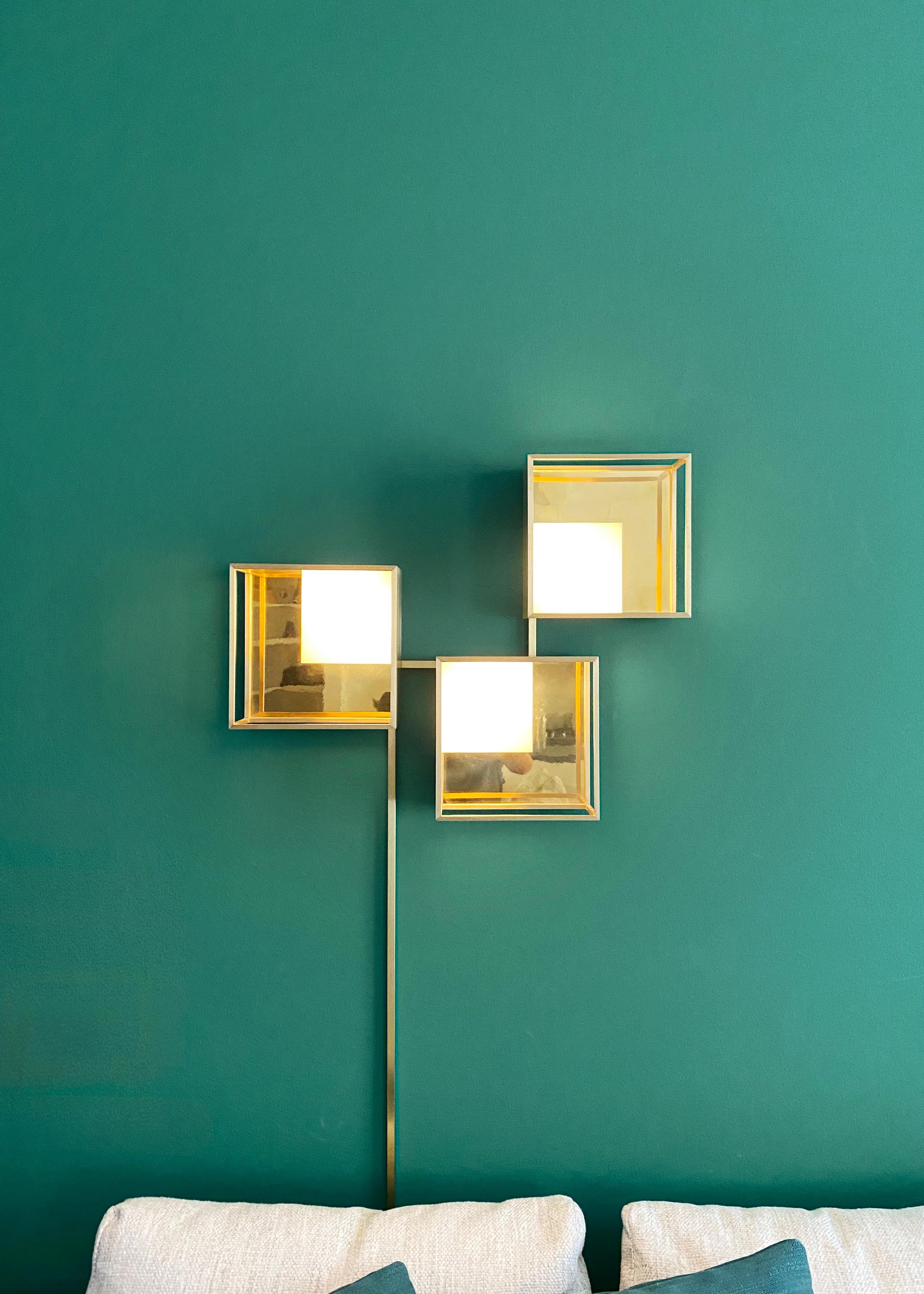WISO - Solid brass wall sconce handmade by Diaphan Studio In New Condition For Sale In Milan, IT