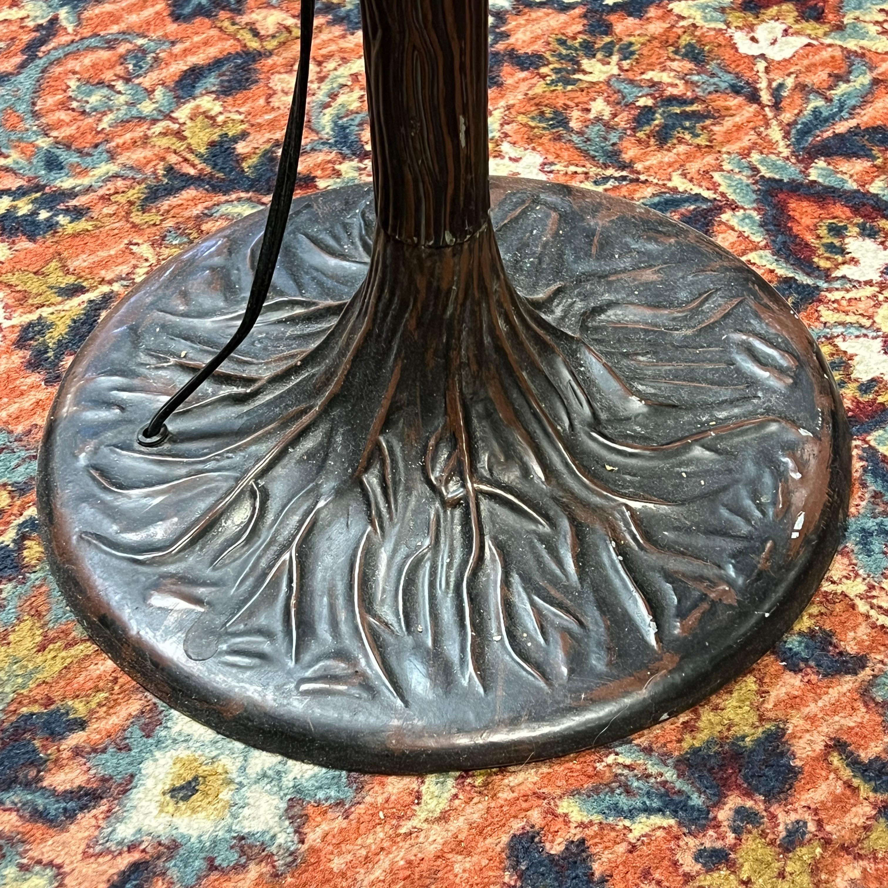 Bronzo Lampada da terra in vetro colorato e bronzo Wisteria di Louis Comfort Tiffany in vendita
