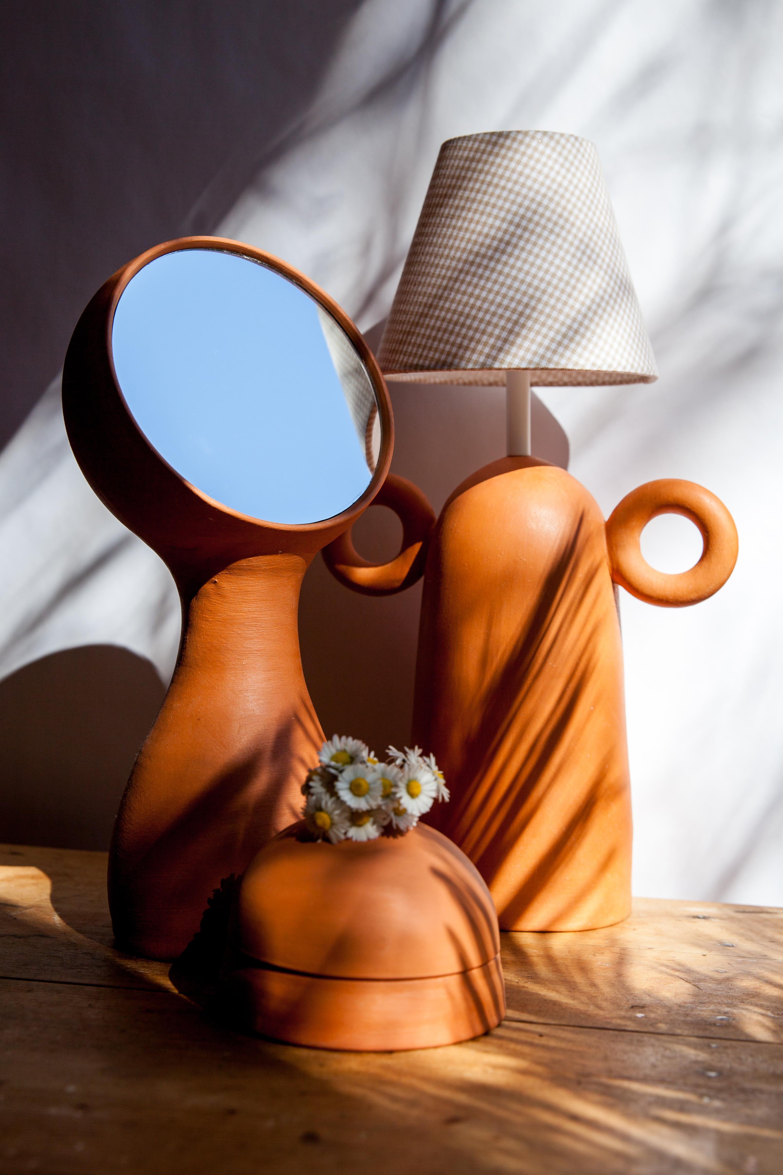 Wit Mirror + Vase Beige by Lola Mayeras 1