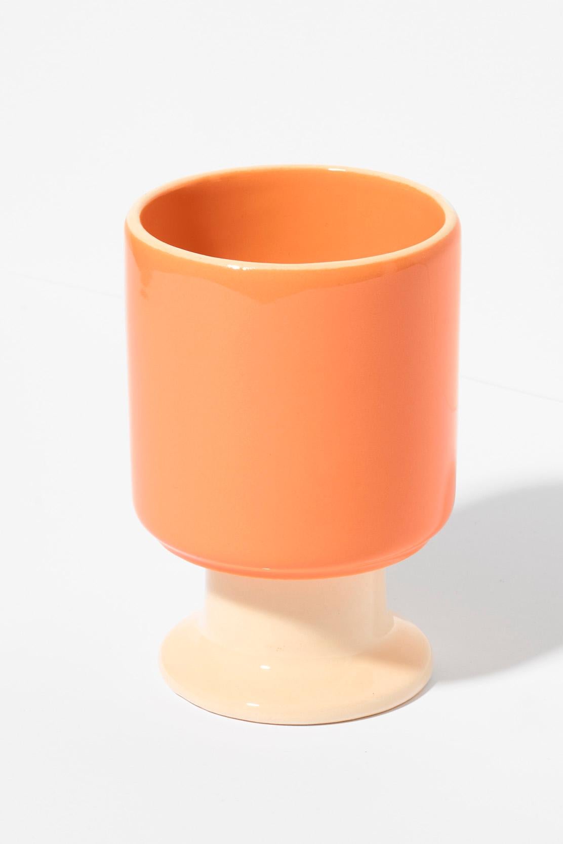 The WIT cup is a multifunctional vessel with a playful stem. It can become your favorite coffee cup, a dessert bowl, a container for pens, or other favorite accessories. WIT chalices can be stacked to create stable towers, making storage easy.

Dia.