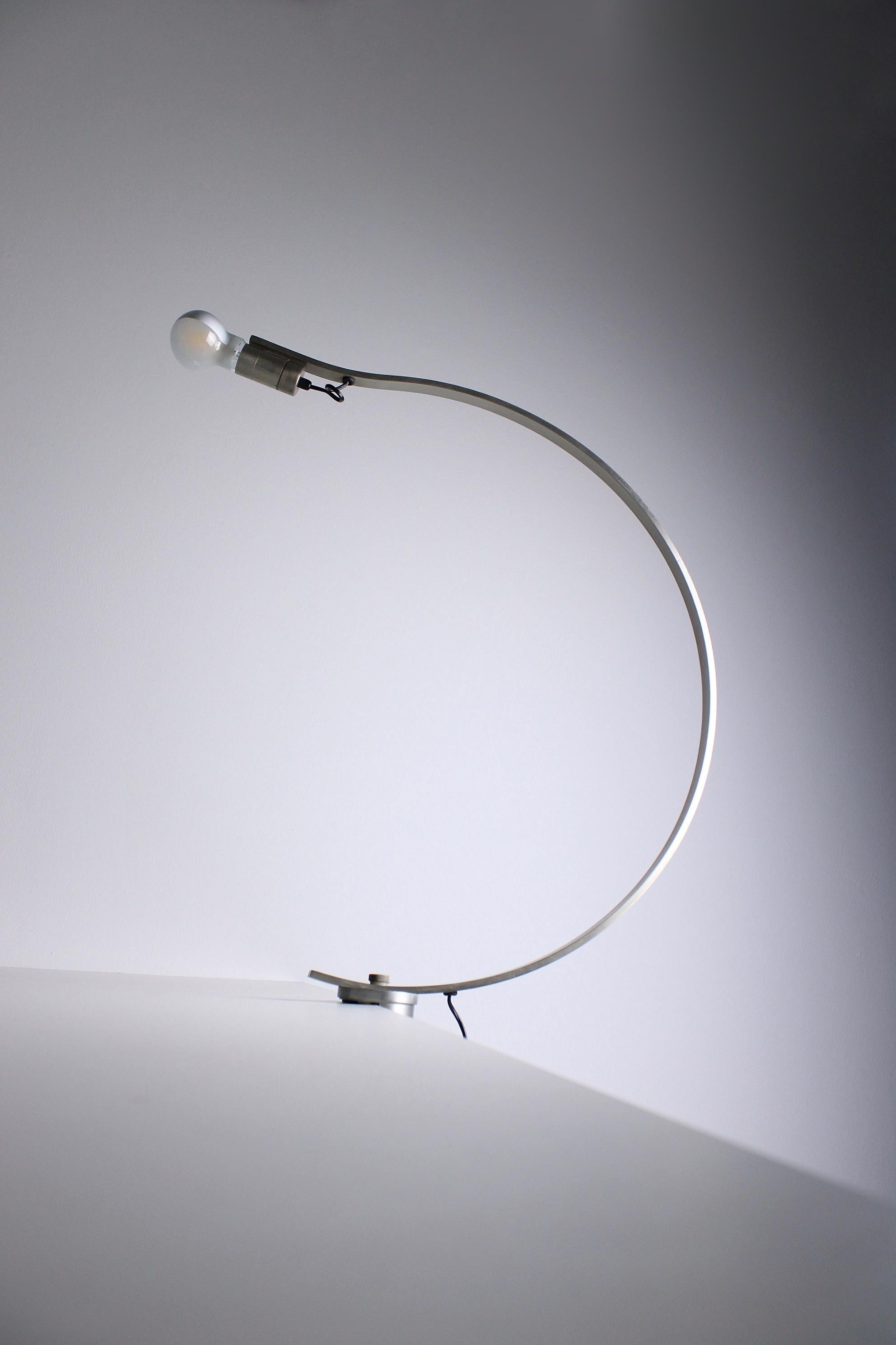 Very rare table lamp, model Witch. Designed by the Italian Alfonso Cagozzi for Philips in circa 1973, little is known about this Italian designer. The only thing we know is that this is not the only lamp that he designed for Philips. A different