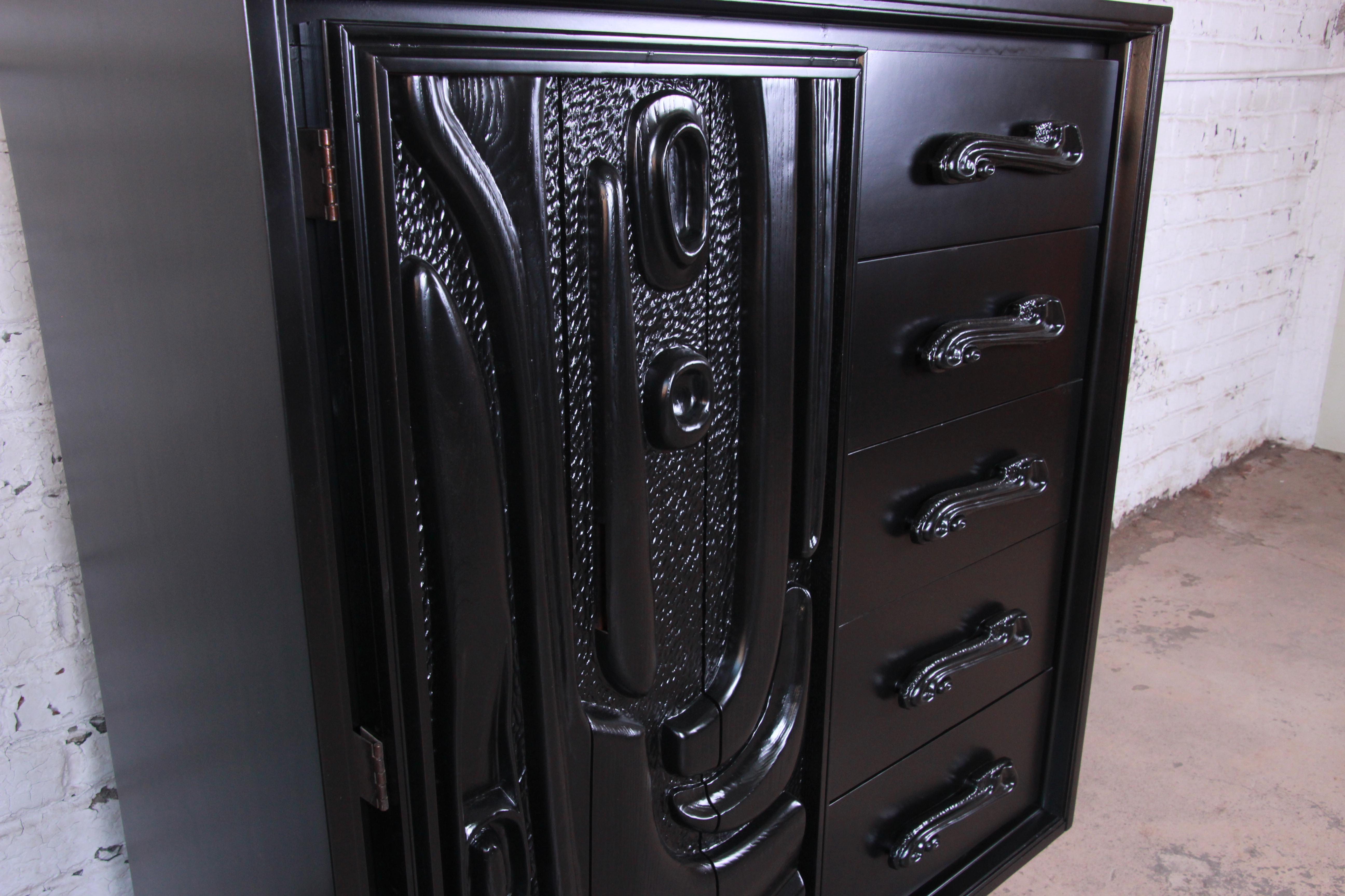 black gentlemans chest