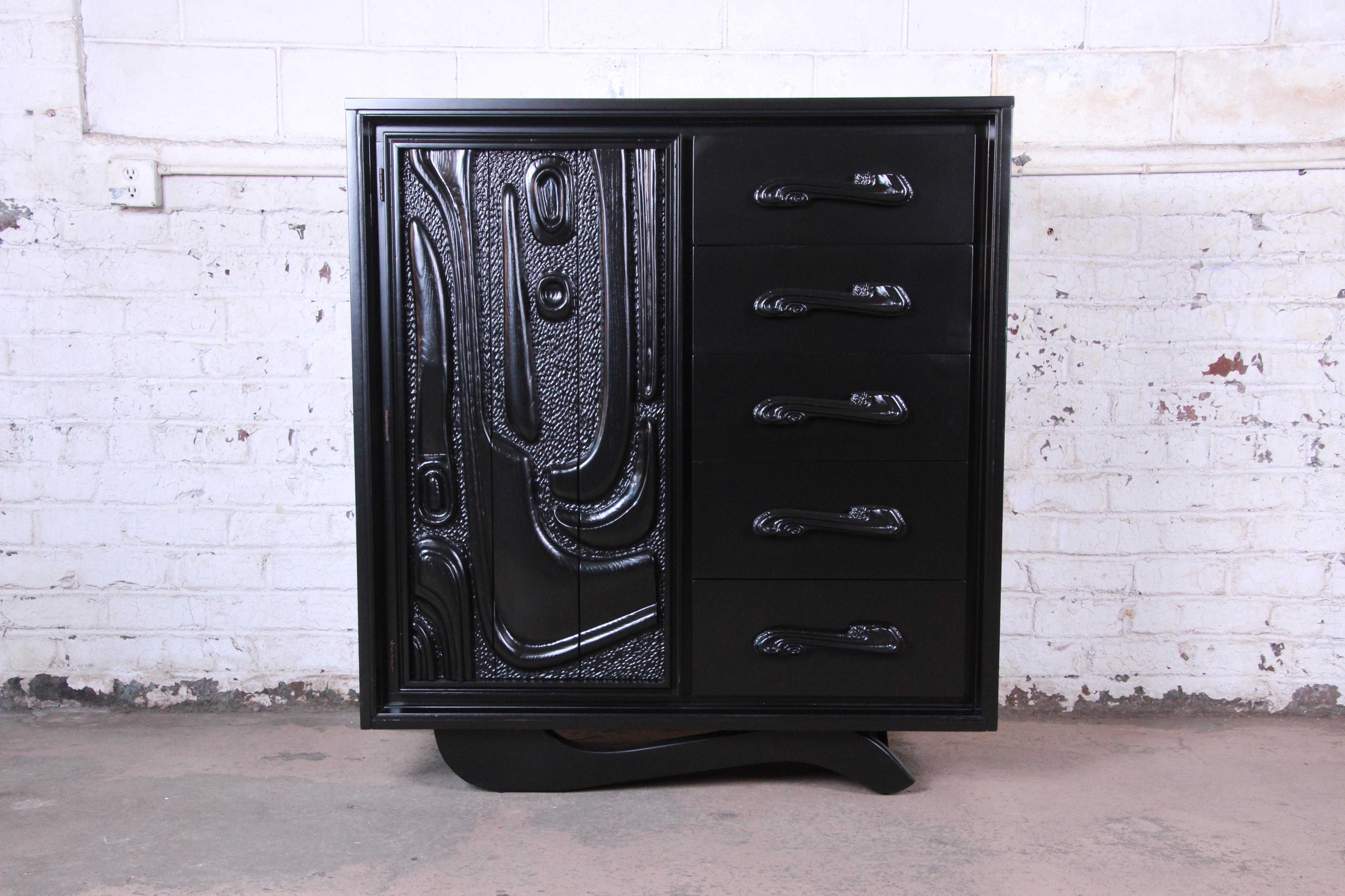 gentleman's chest black