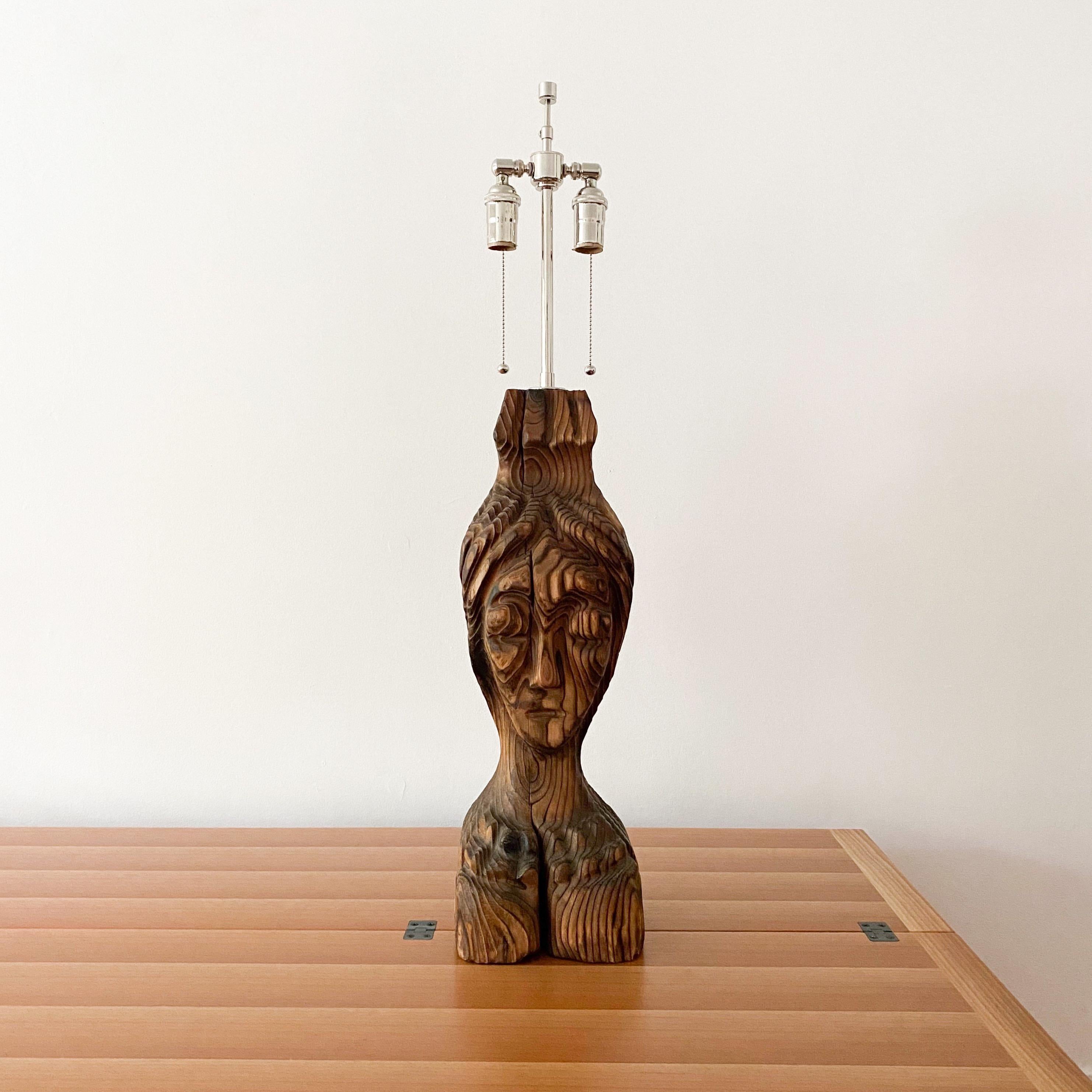 Mid-Century Modern Lampe TIKI WITCO en bois sculpté en vente