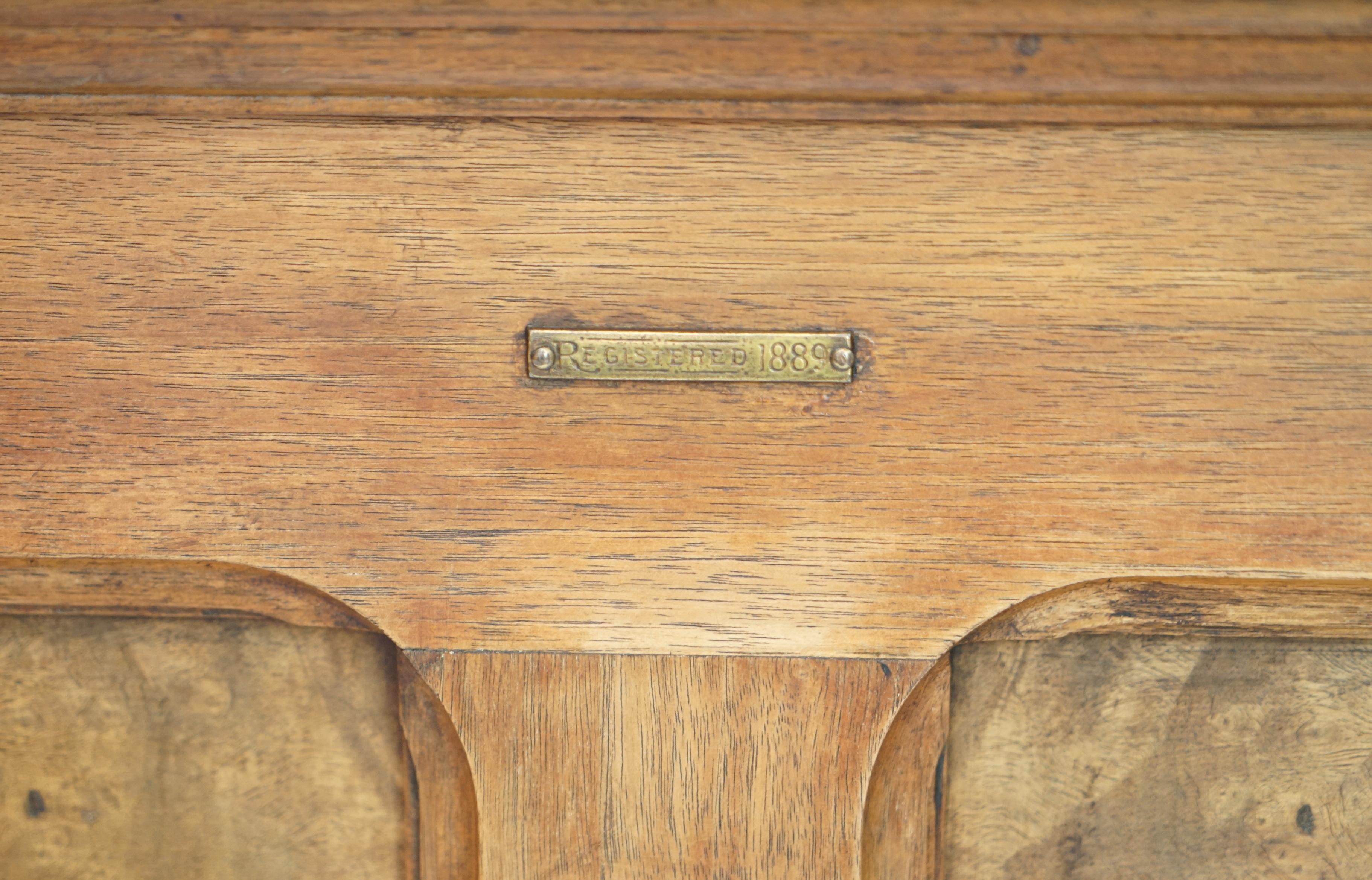 Avec certificat Antique Shannon File Co Victorian Walnut Tambour Desk doit voir en vente 4