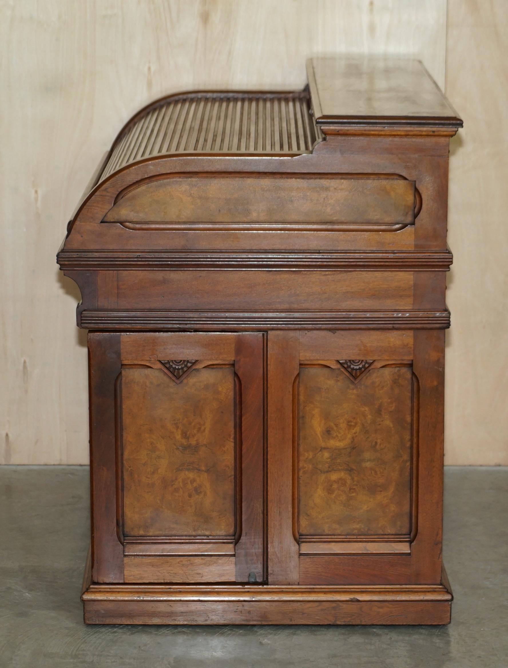 Avec certificat Antique Shannon File Co Victorian Walnut Tambour Desk doit voir en vente 5