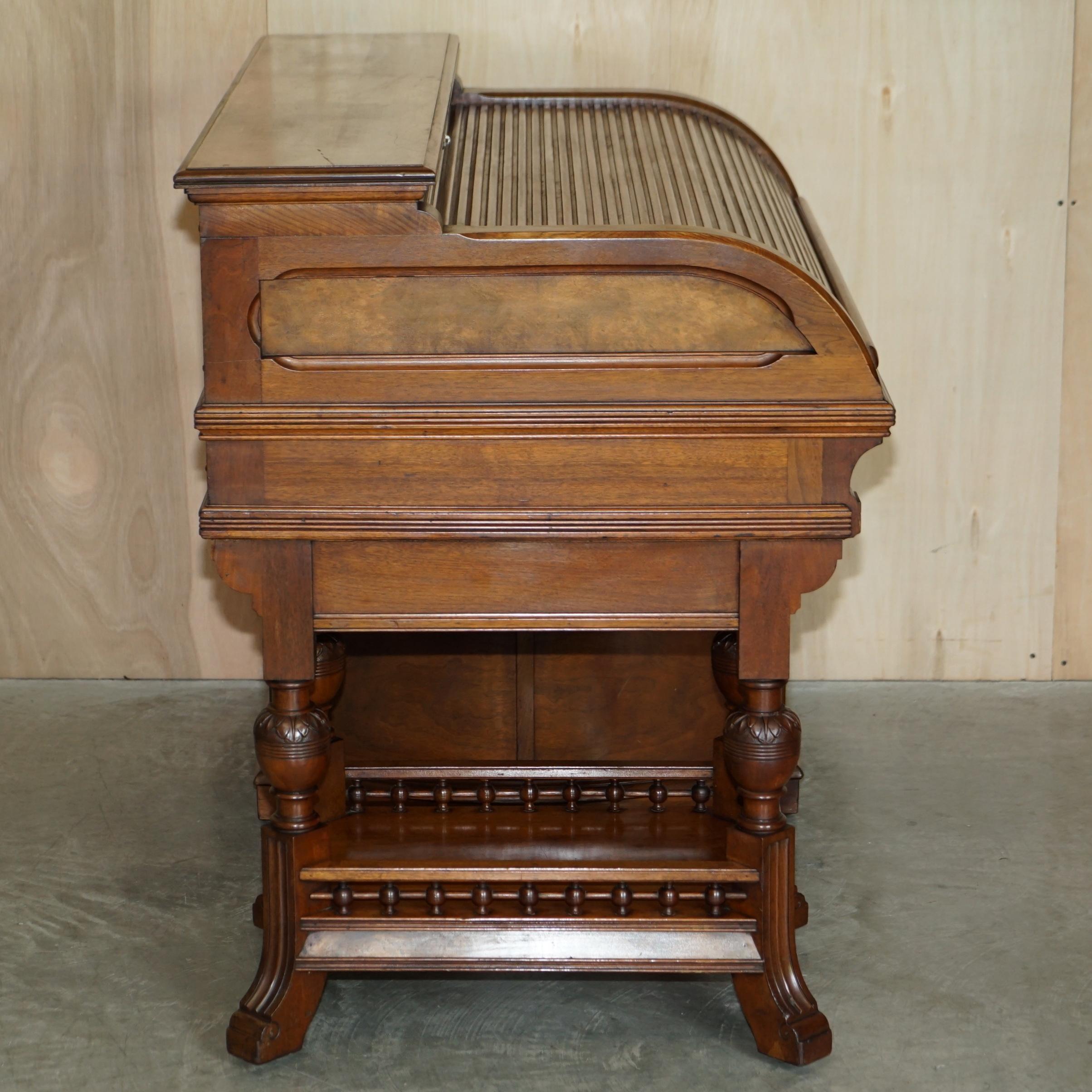 Avec certificat Antique Shannon File Co Victorian Walnut Tambour Desk doit voir en vente 2