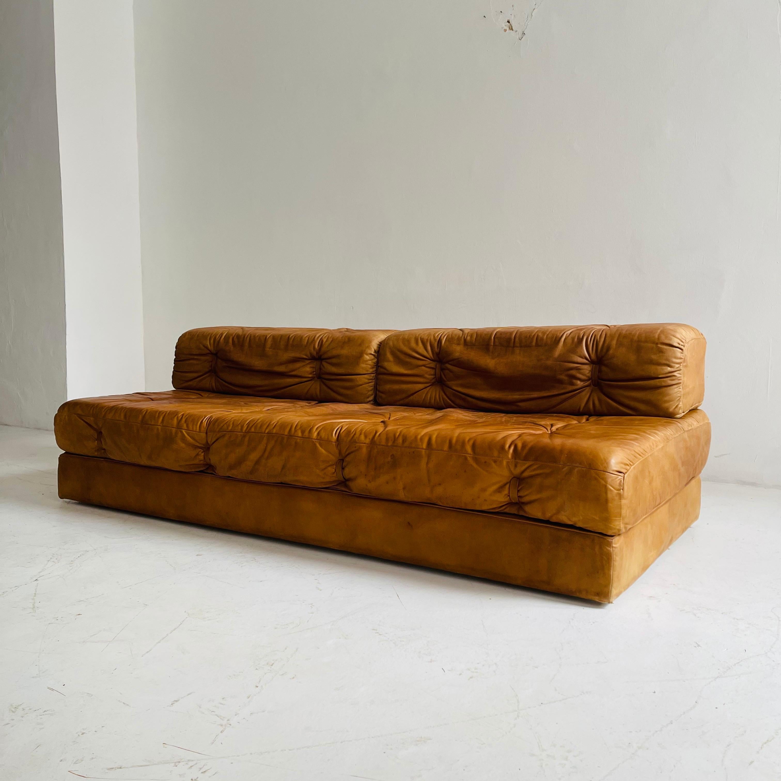 Wittmann Atrium Patinated Cognac Leather Daybed, Austria, 1970s In Good Condition In Vienna, AT