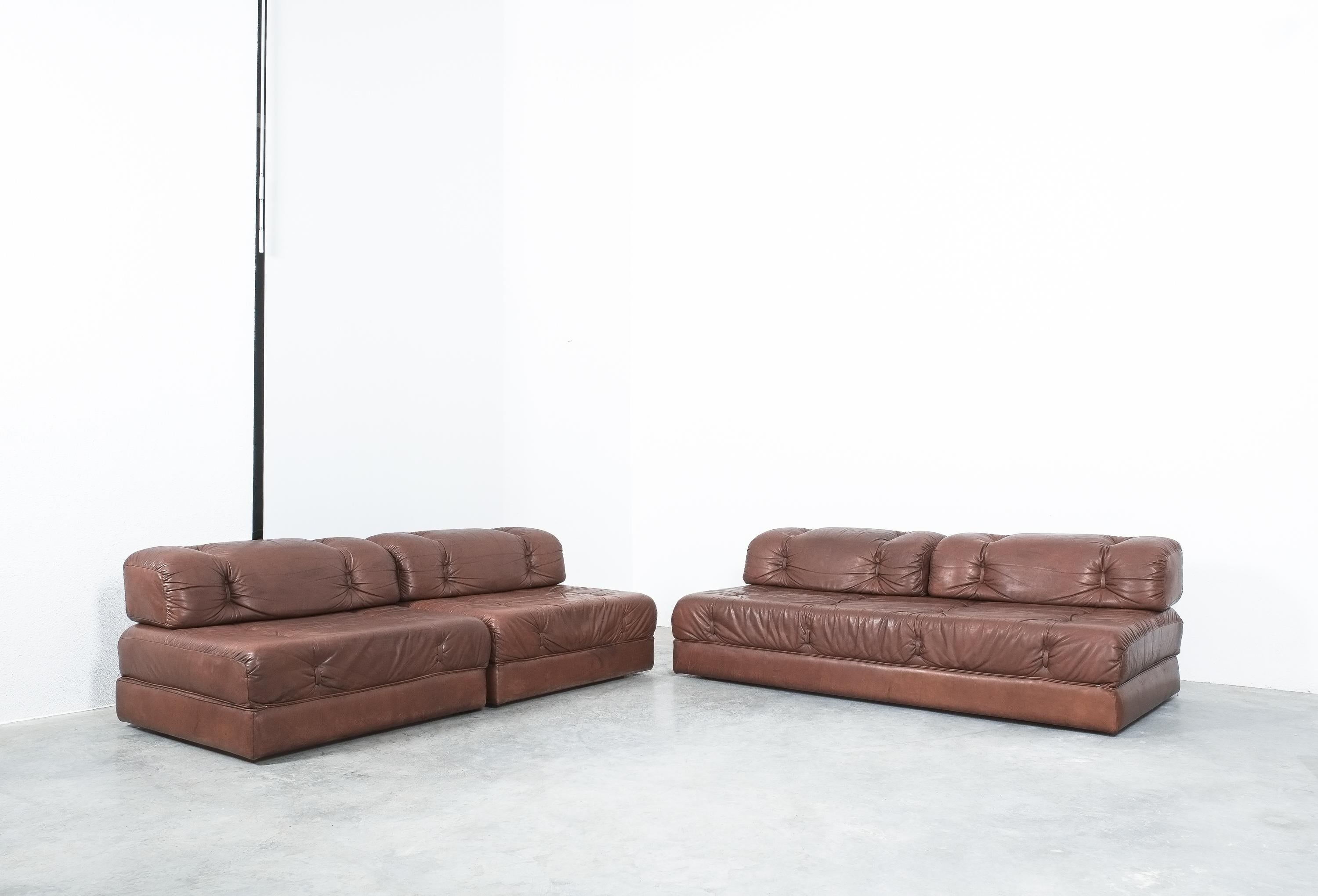 Wittmann Atrium Sofa and Two Chairs Brown Leather, Austria In Good Condition In Vienna, AT