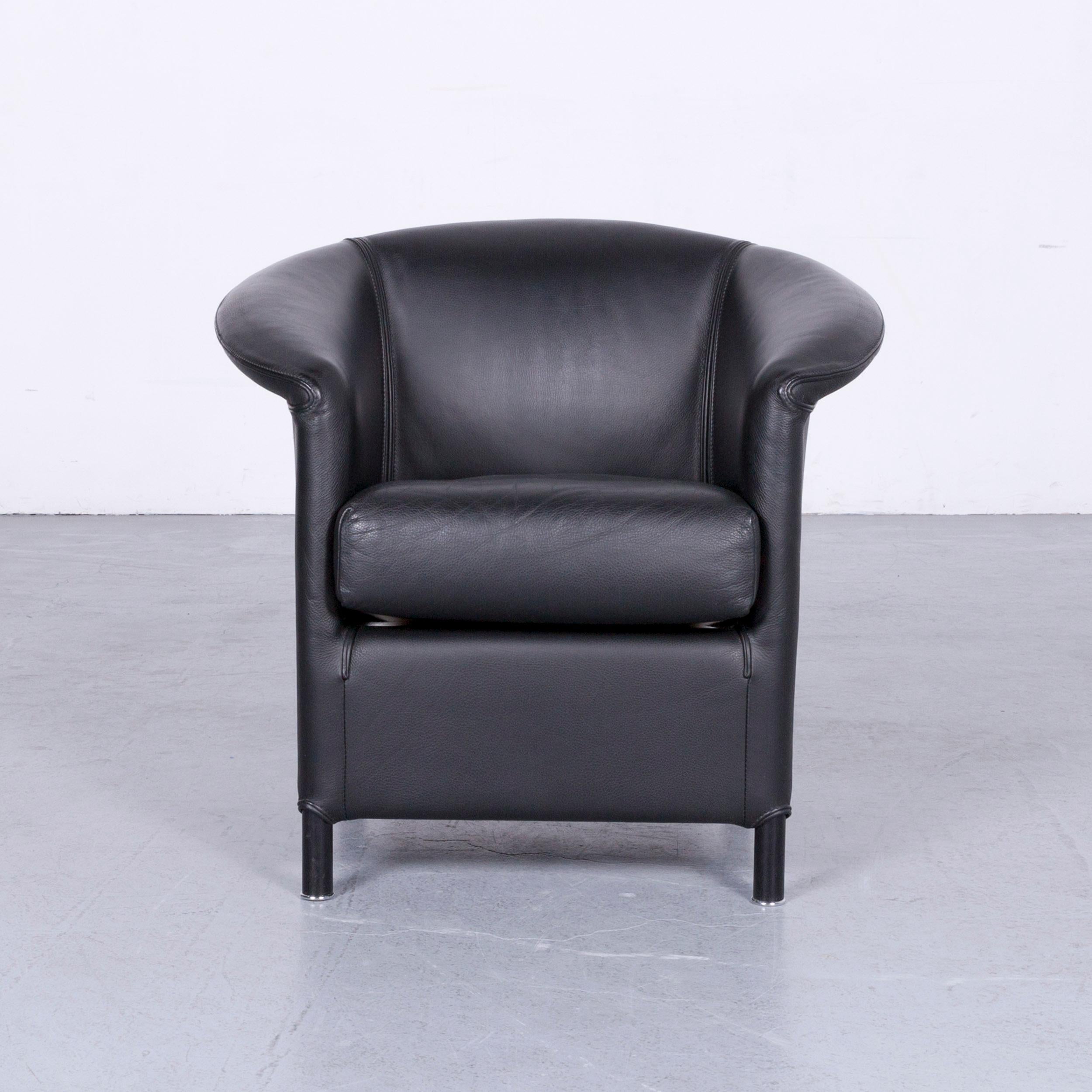 We bring to you an Wittmann Aura designer leather armchair black club-chair.