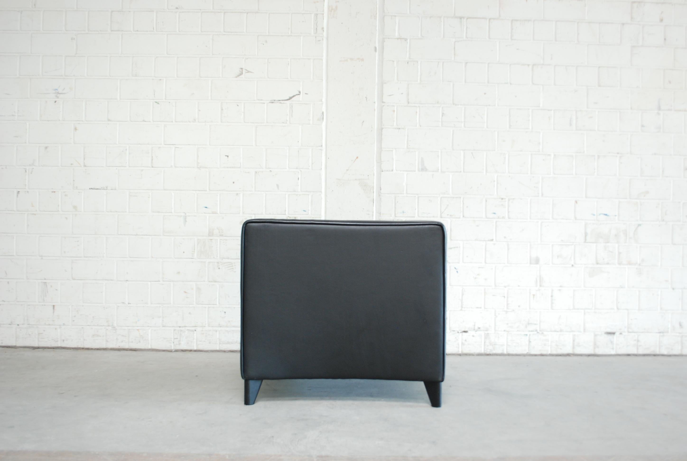 Moderno Poltrona Wittmann in pelle nera Modello Ducale Cube Design by Paolo Piva in vendita