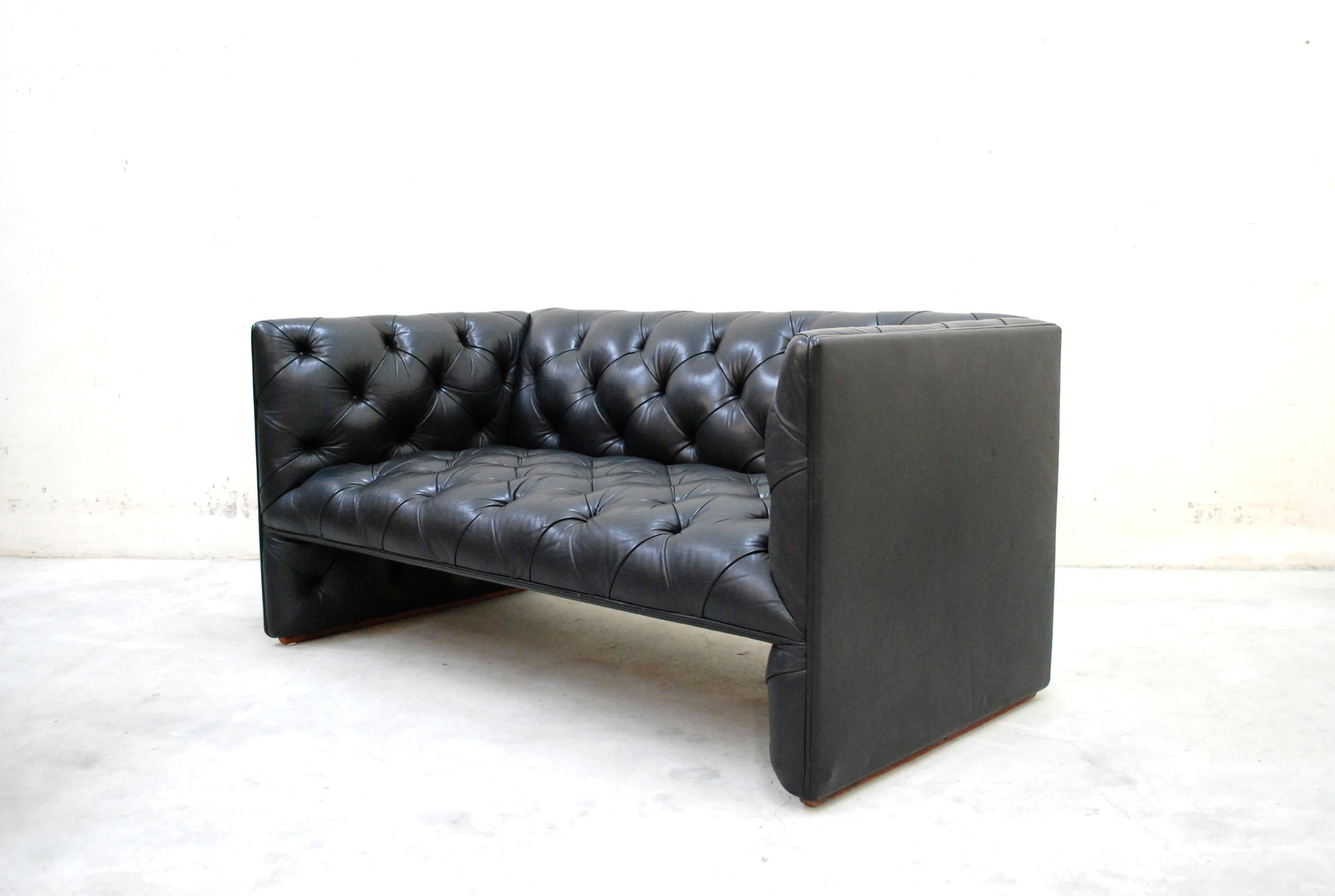 Wittmann Black Leather Sofa Model Edwards Design by Eward B. Tuttle For Sale 4