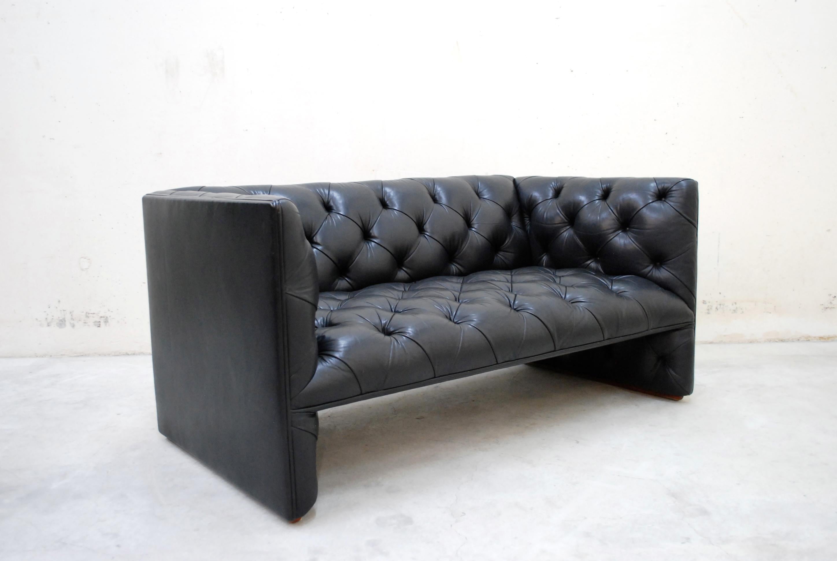 Wittmann Black Leather Sofa Model Edwards Design by Eward B. Tuttle For Sale 7