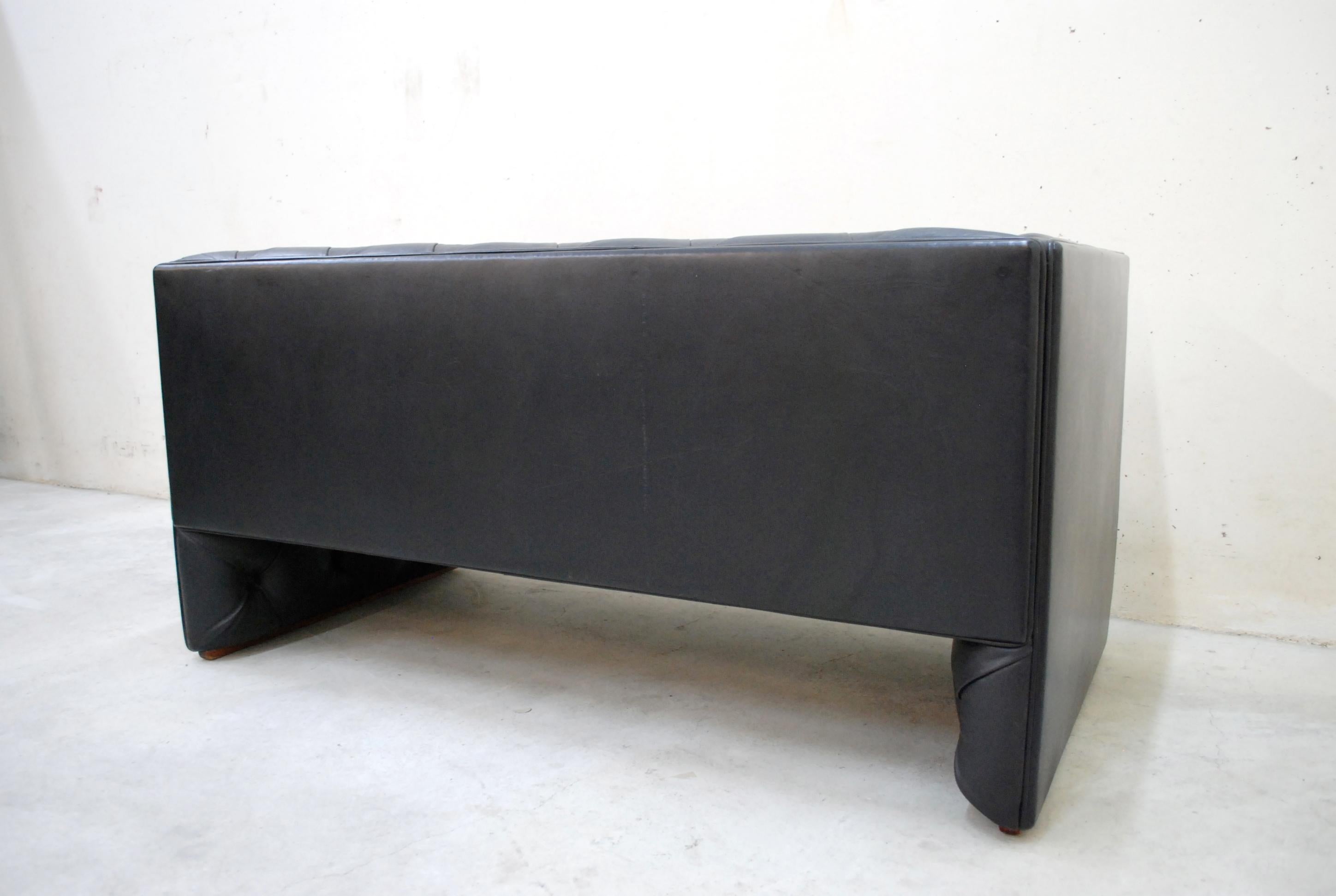 Wittmann Black Leather Sofa Model Edwards Design by Eward B. Tuttle For Sale 8