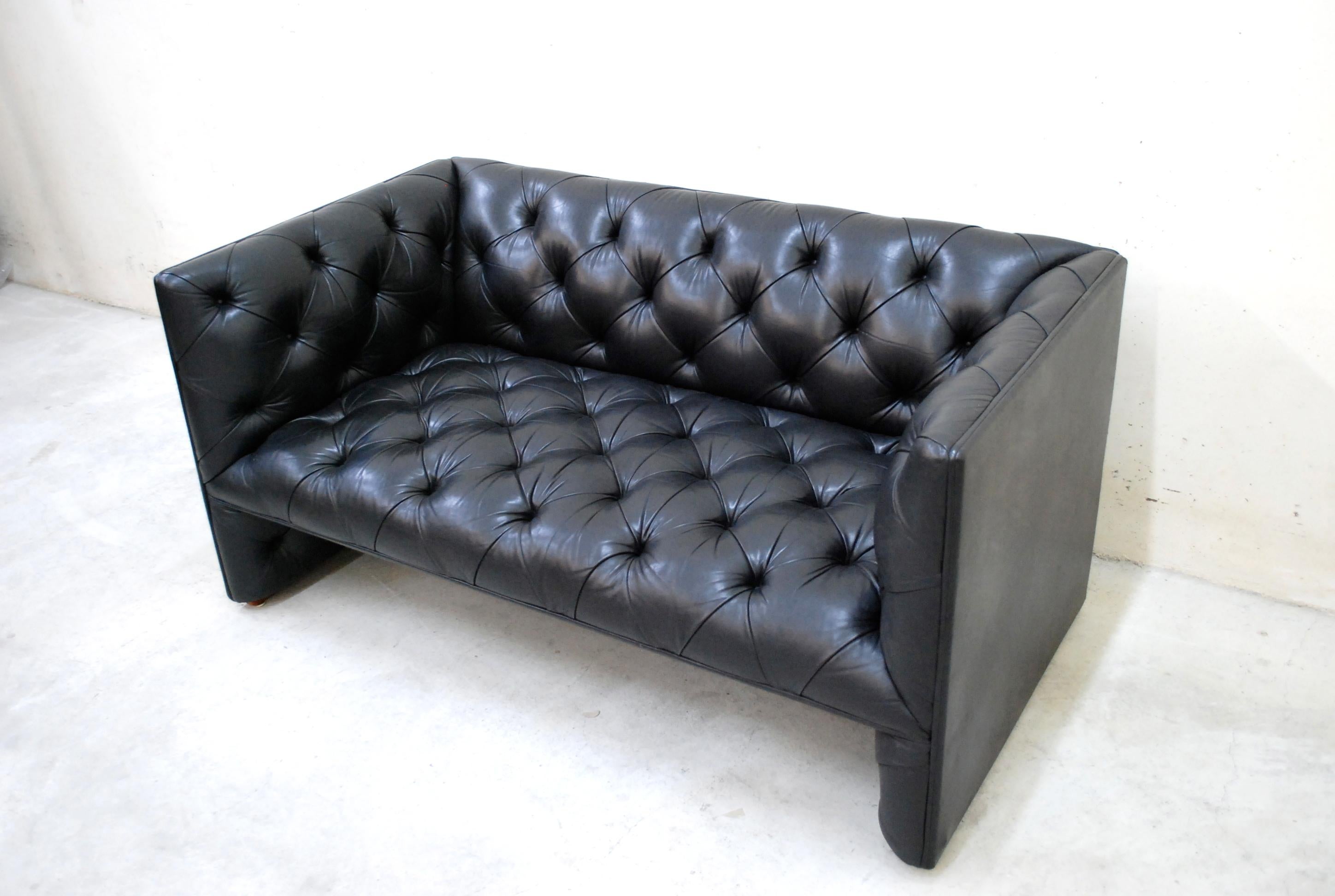 Wittmann Black Leather Sofa Model Edwards Design by Eward B. Tuttle In Good Condition For Sale In Munich, Bavaria