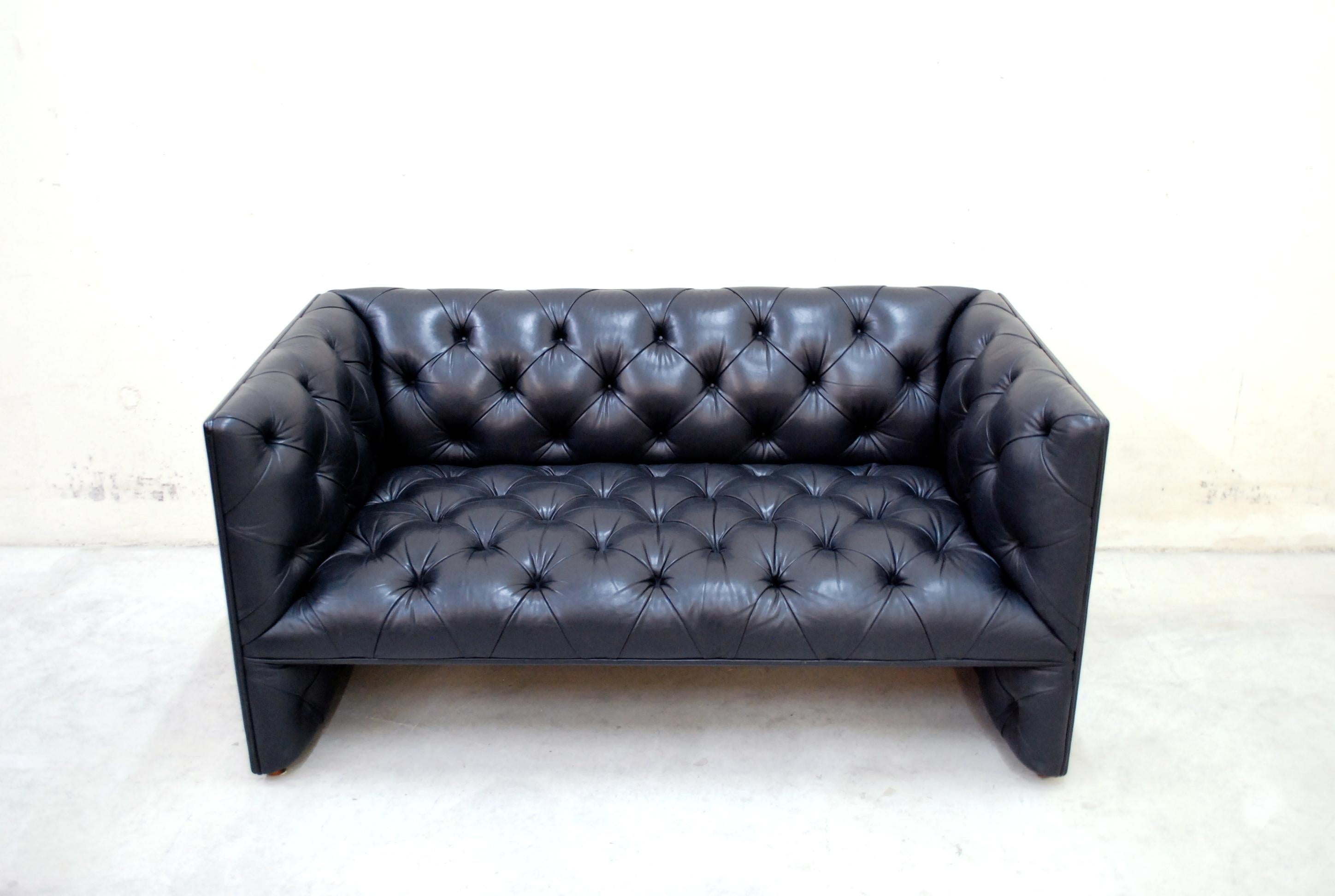 Wittmann Black Leather Sofa Model Edwards Design by Eward B. Tuttle For Sale 2