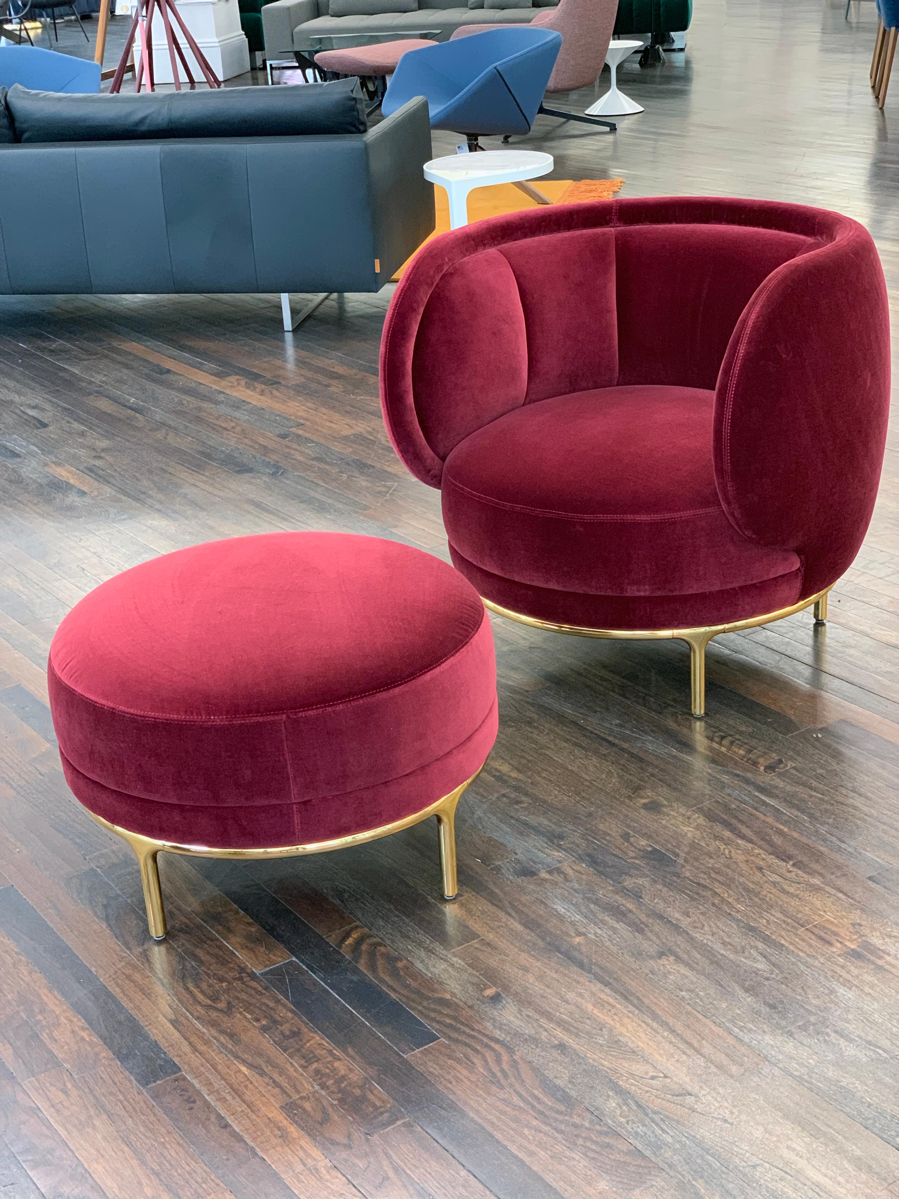 Wittmann Burgundy Velvet Vuelta Armchair by Jaime Hayon with 24-Karat Gold base In Excellent Condition In New York, NY