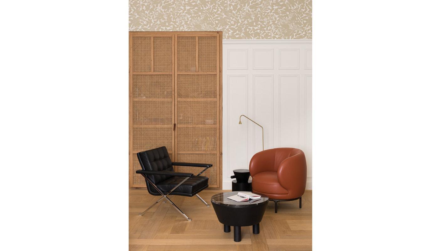 Disponible en muchas pieles de tapicería diferentes.
Para Wittmann, Johannes Spalt formaba parte integrante de la empresa mientras abría nuevos caminos, y se cuenta entre las figuras más llamativas de la arquitectura austriaca. En 1952, junto con