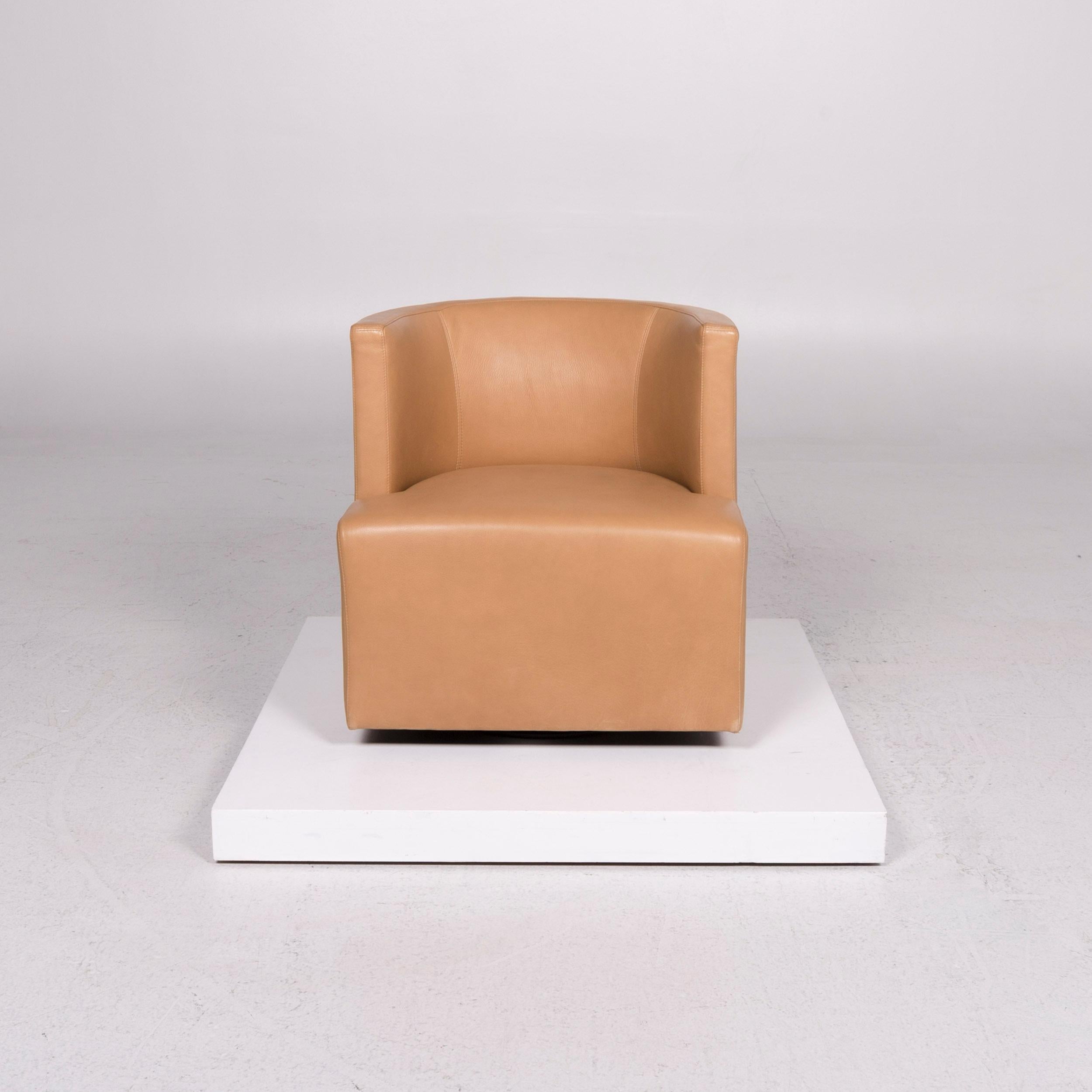 We bring to you a Wittmann leather armchair beige.

 Product Measurements in centimeters:
 

 Depth 65
Width 65
Height 66
Seat-height 42
Rest-height 66
Seat-depth 50
Seat-width 65
Back-height 25.

  