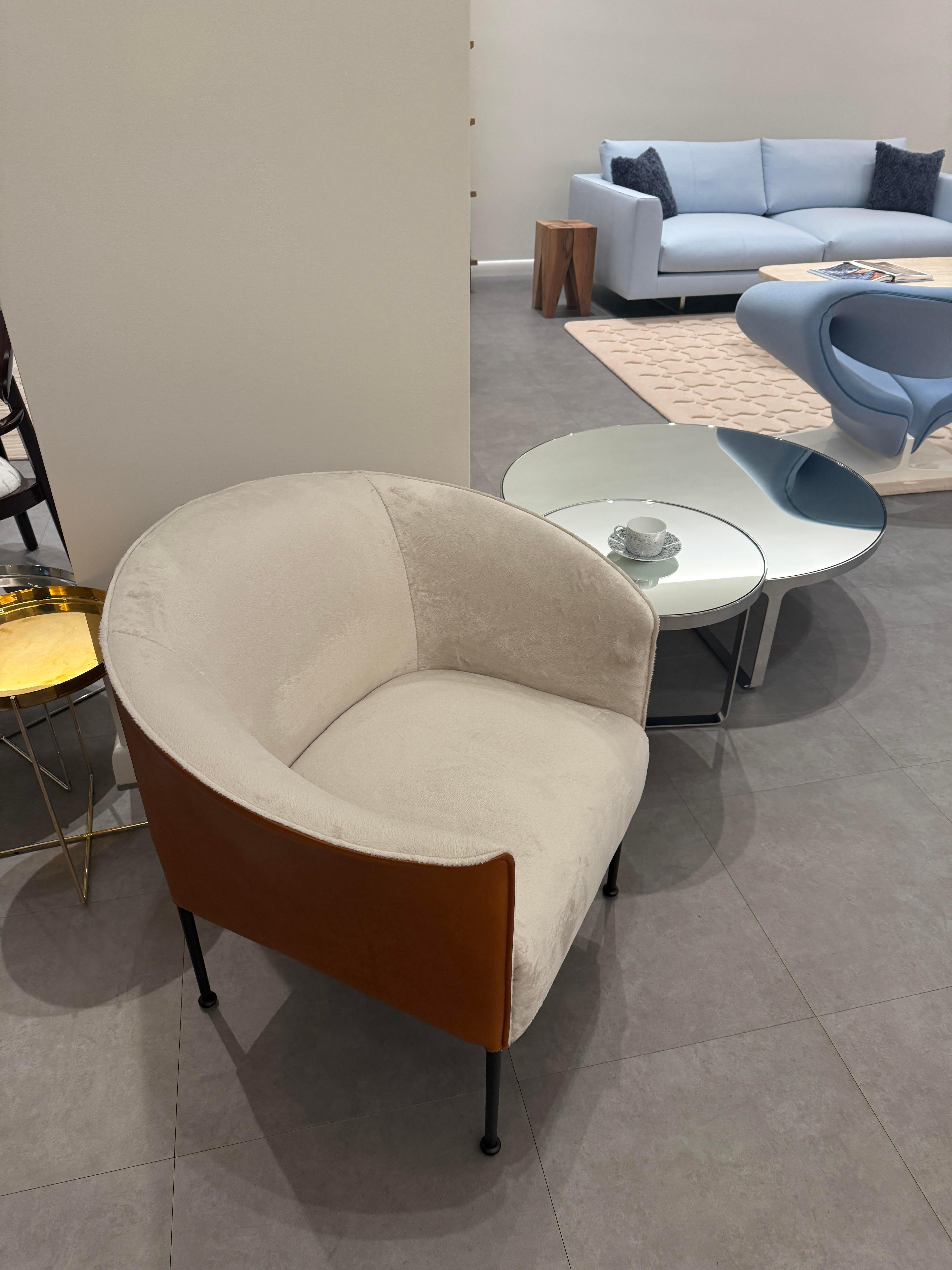 Lilian Armchair Straight multi-coloured
inside cover: Yukon snow
outside cover: Natural cognac
legs: Black grey powder coated
legs caps: Black grey powder coated
foam: Standard CAL 177 compliant