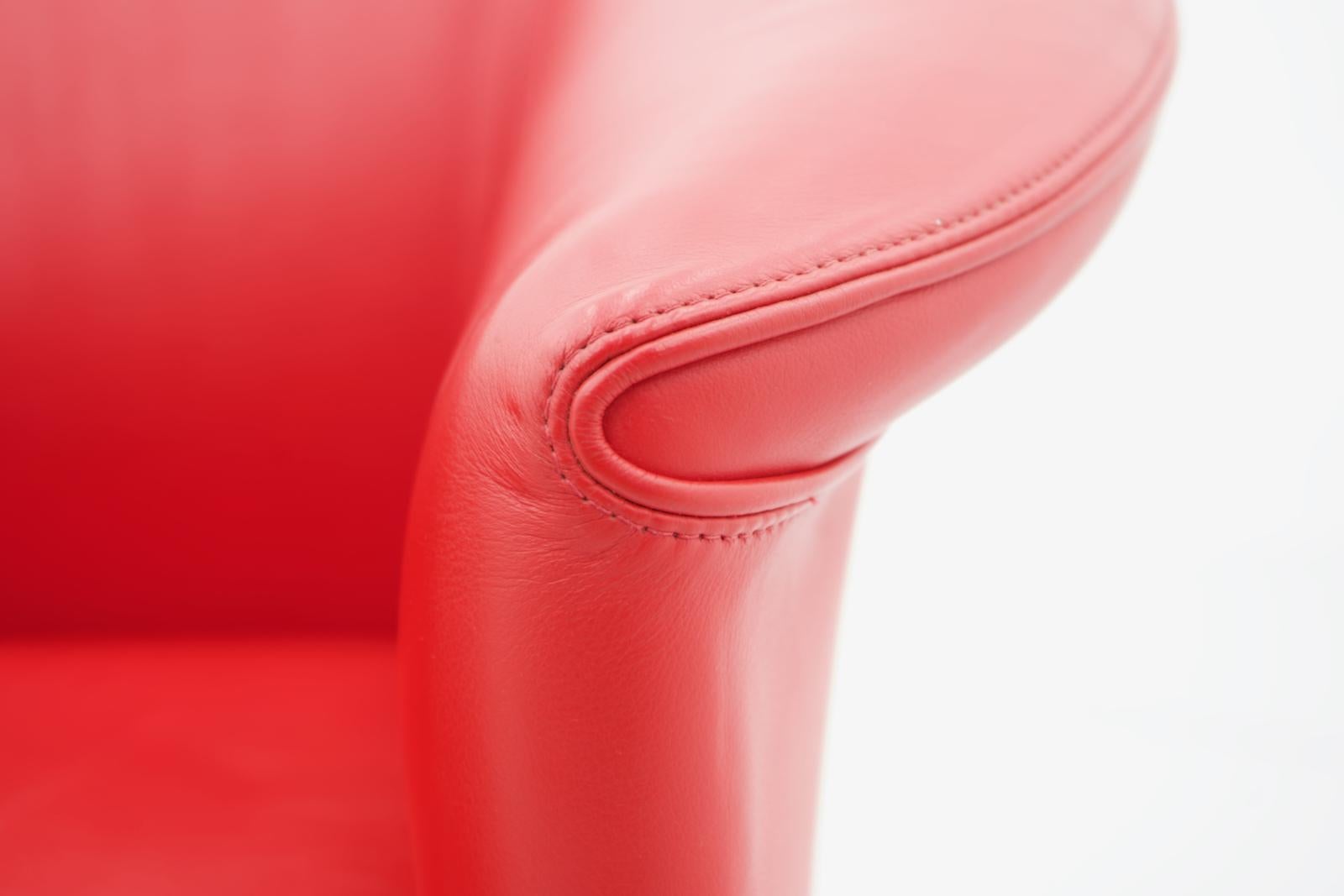 Red leather Lounge chair “Aura“ by Paolo Piva for Wittmann, Austria 1983.
The condition is very good.