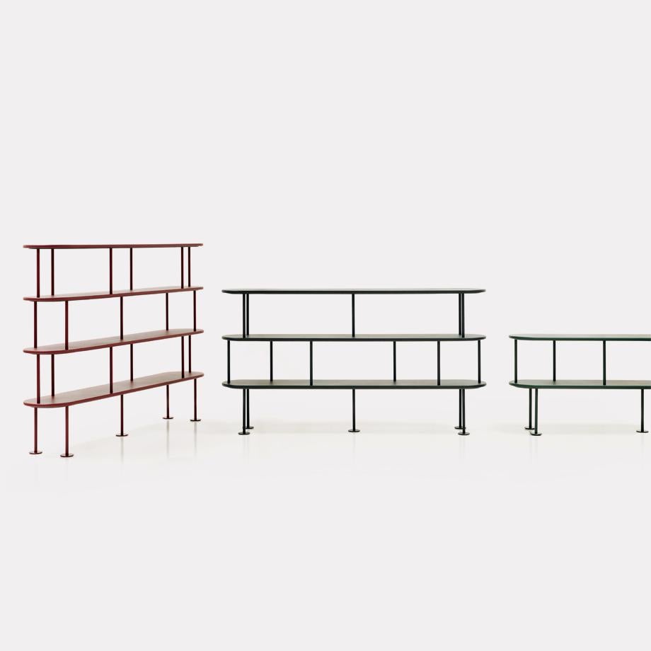 An extrovert performer that doesn’t steal the show. With the MD Shelf, you can set beautiful and treasured objects on silky smooth leather shelves – seemingly floating on air thanks to delicate-looking, asymmetrically positioned brackets made from