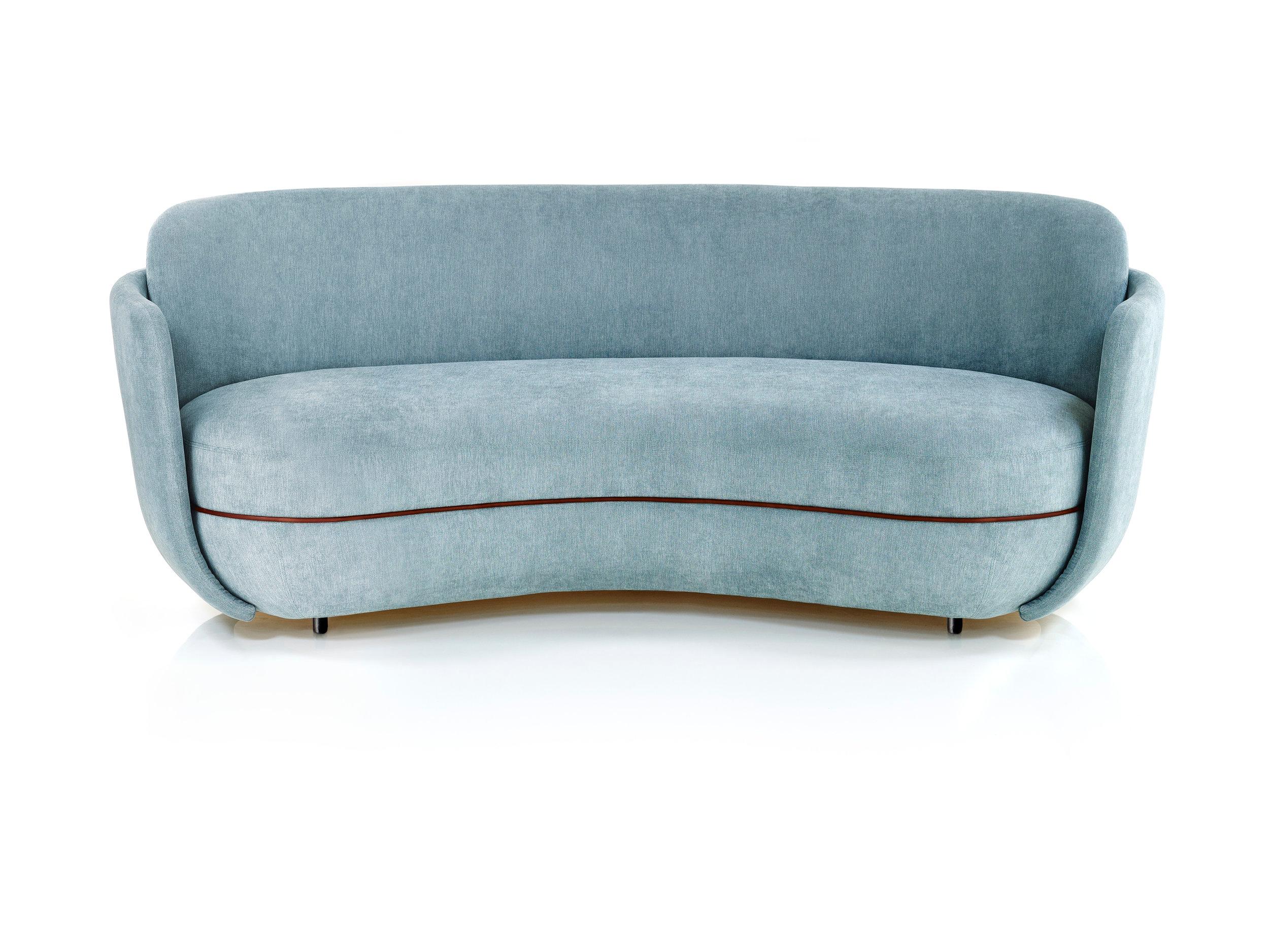 Many different upholstery materials available.
Soft, round, inviting, protective. Many attributes can be ascribed to the chairs, armchairs, sofas and tables in the Miles series. They add refinement to homes, hotel lounge areas, meeting corners in