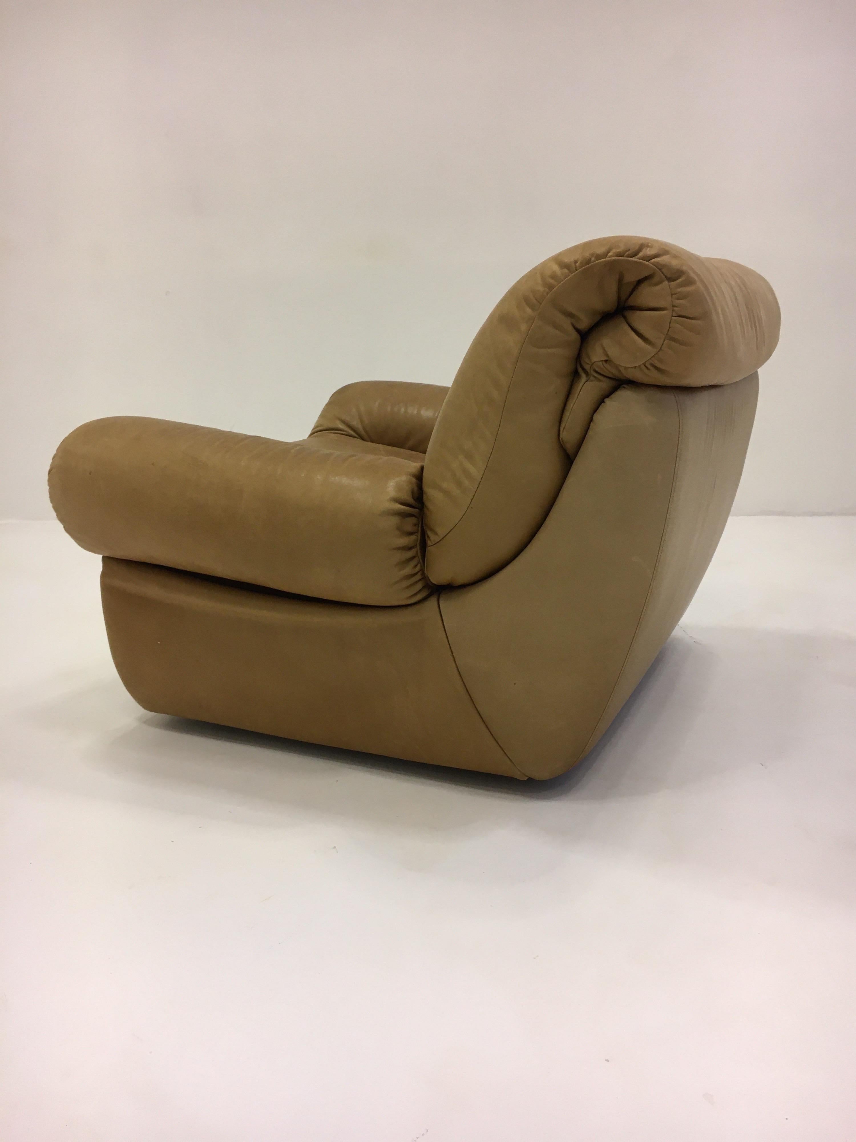 Wittmann, Coppia di sedie da salotto modello 'Chairman', pelle patinata color cognac, 1971 in vendita 5