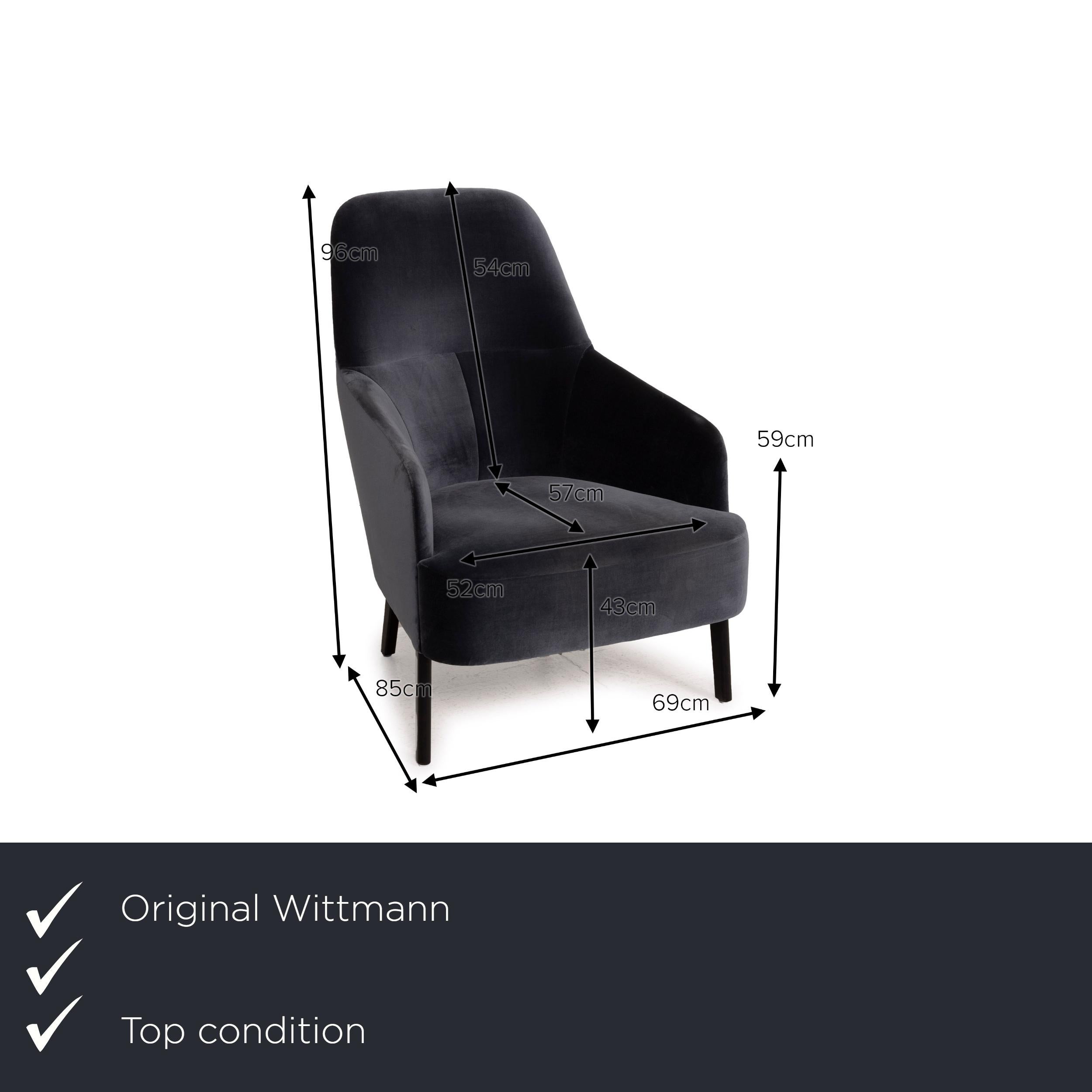 We present to you a Wittmann Mono fabric armchair dark blue gray.
  
 

 Product measurements in centimeters:
 

 depth: 85
 width: 69
 height: 96
 seat height: 43
 rest height: 59
 seat depth: 57
 seat width: 52
 back height: 54.