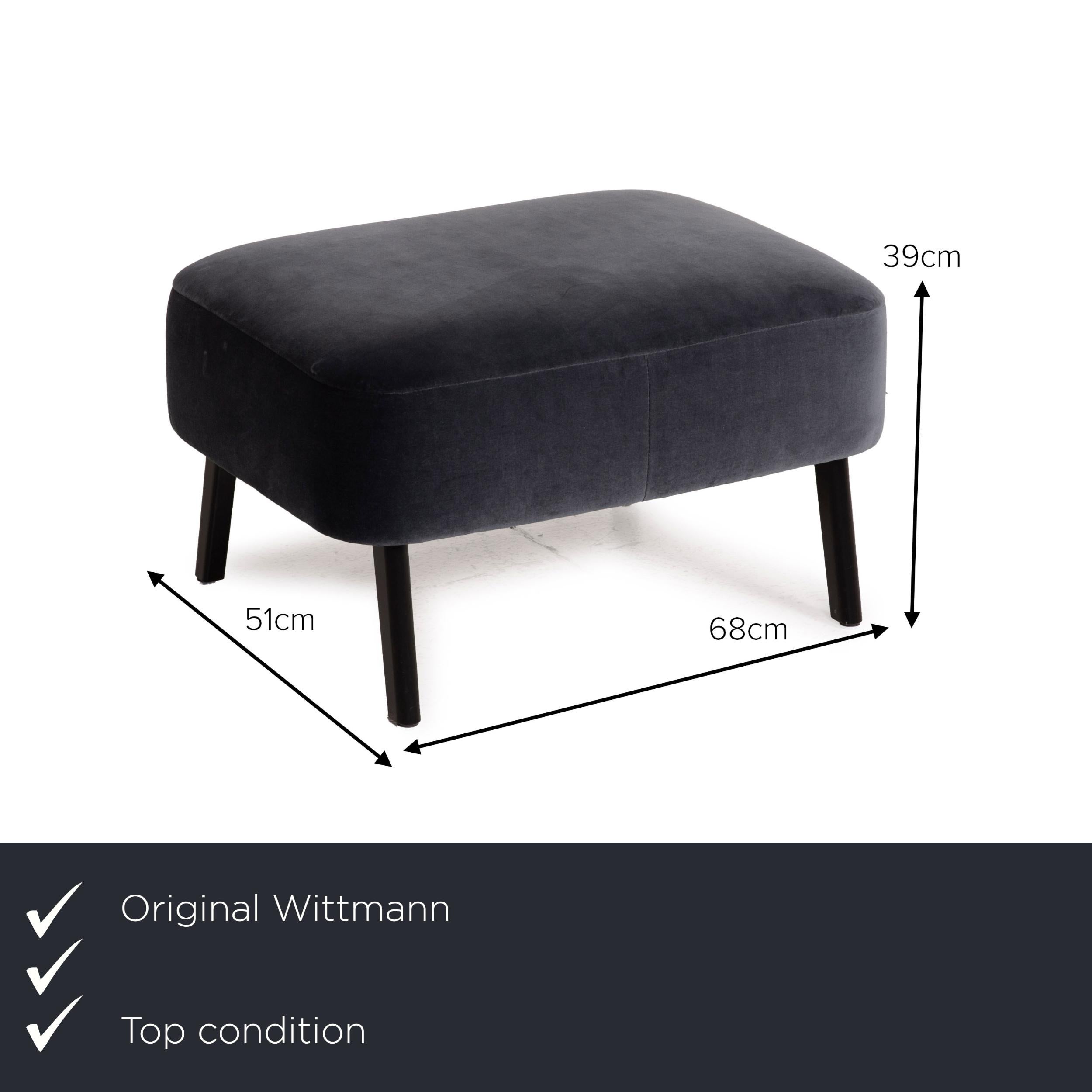 We present to you a Wittmann Mono fabric stool dark blue gray.
 
 

 Product measurements in centimeters:
 

 depth: 51
 width: 68
 height: 39.




 