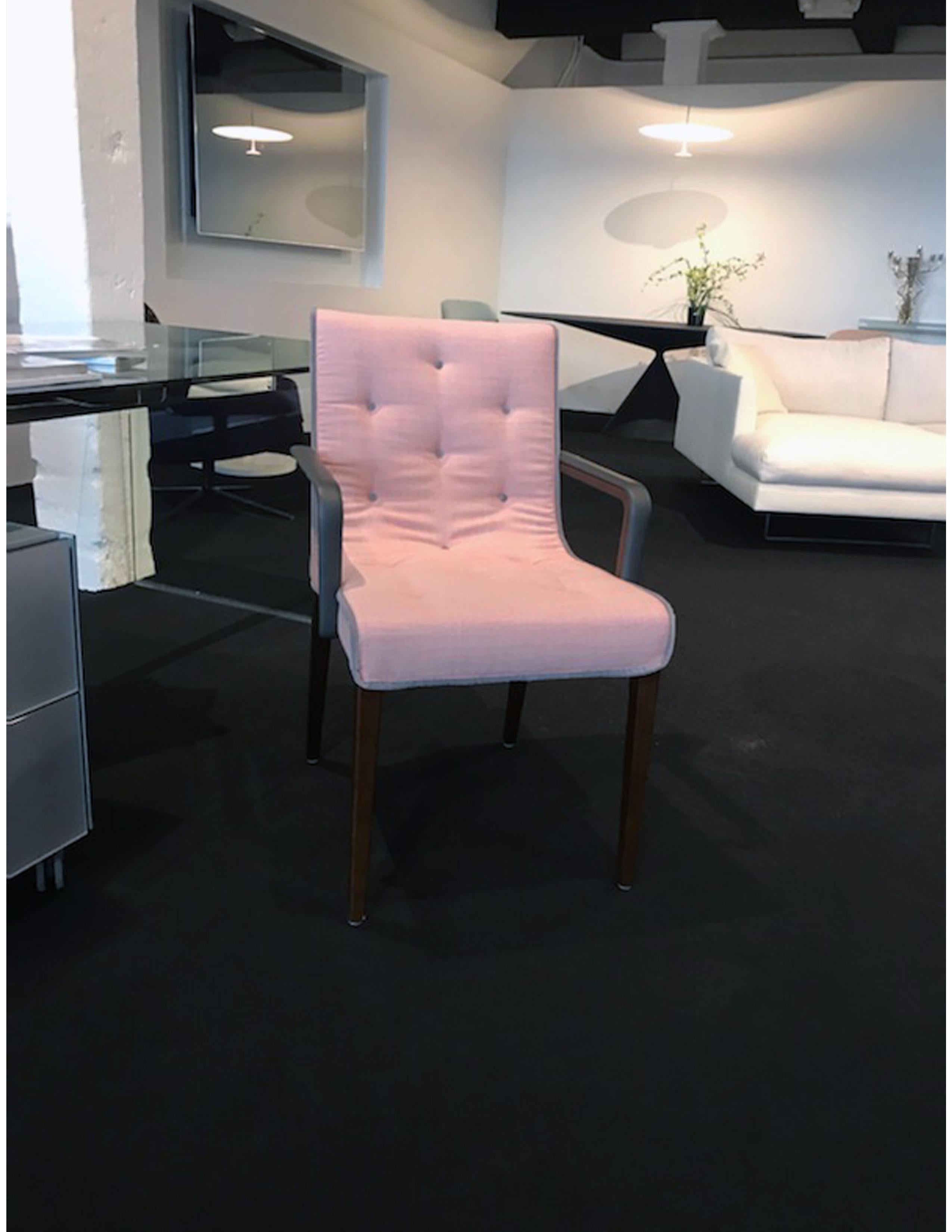 ONE CHAIR.
Leslie low back dining chair
(Stitched) with arms
Arms upholstered in nappa flint leather
Chair upholstered in arena rose
#S15KV0614
Piping and buttons in com
COM: Designtex 
