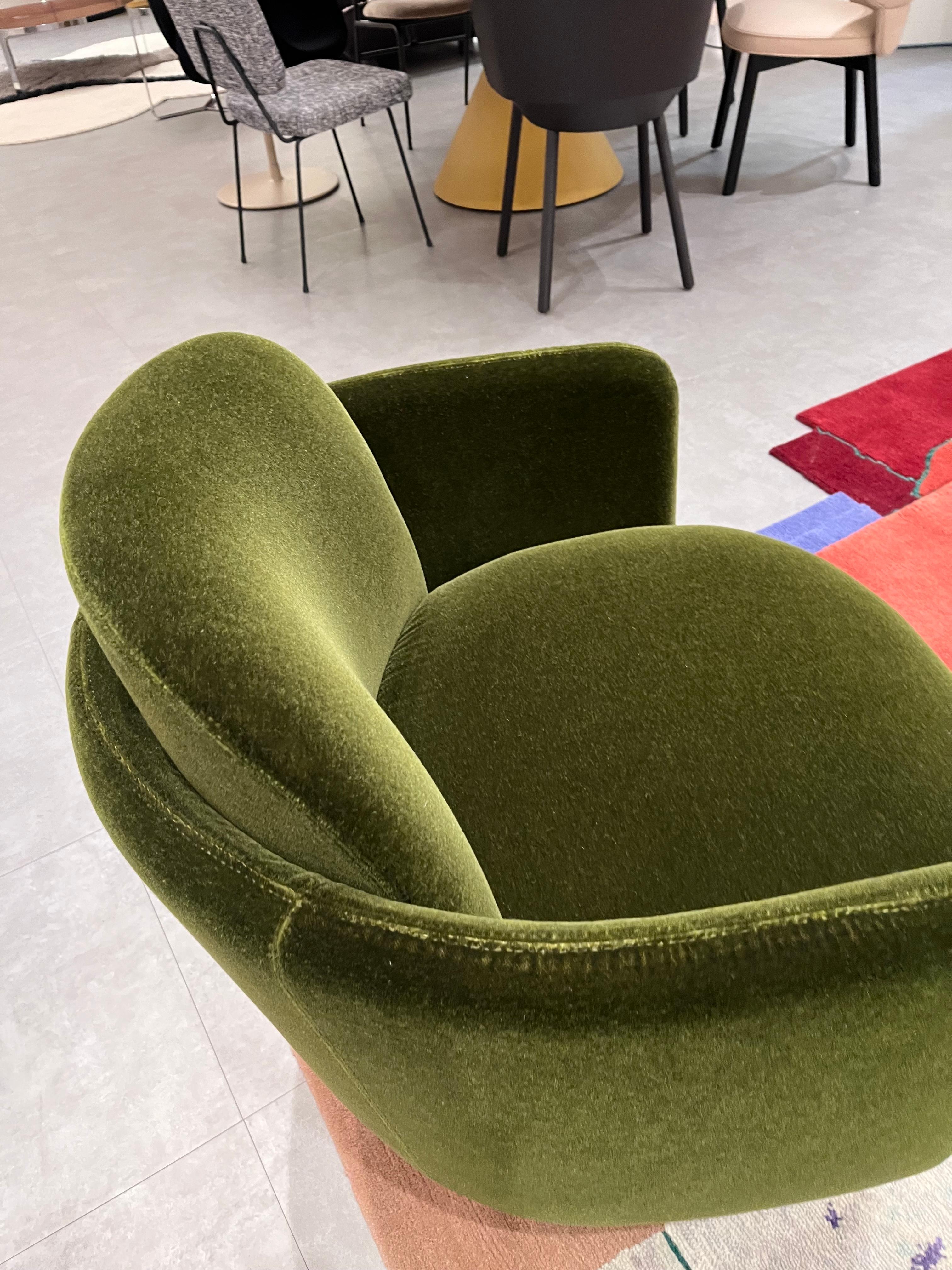  Wittmann Swivel Miles Green Velvet Lounge Chair by Sebastian Herkner en STOCK en vente 4