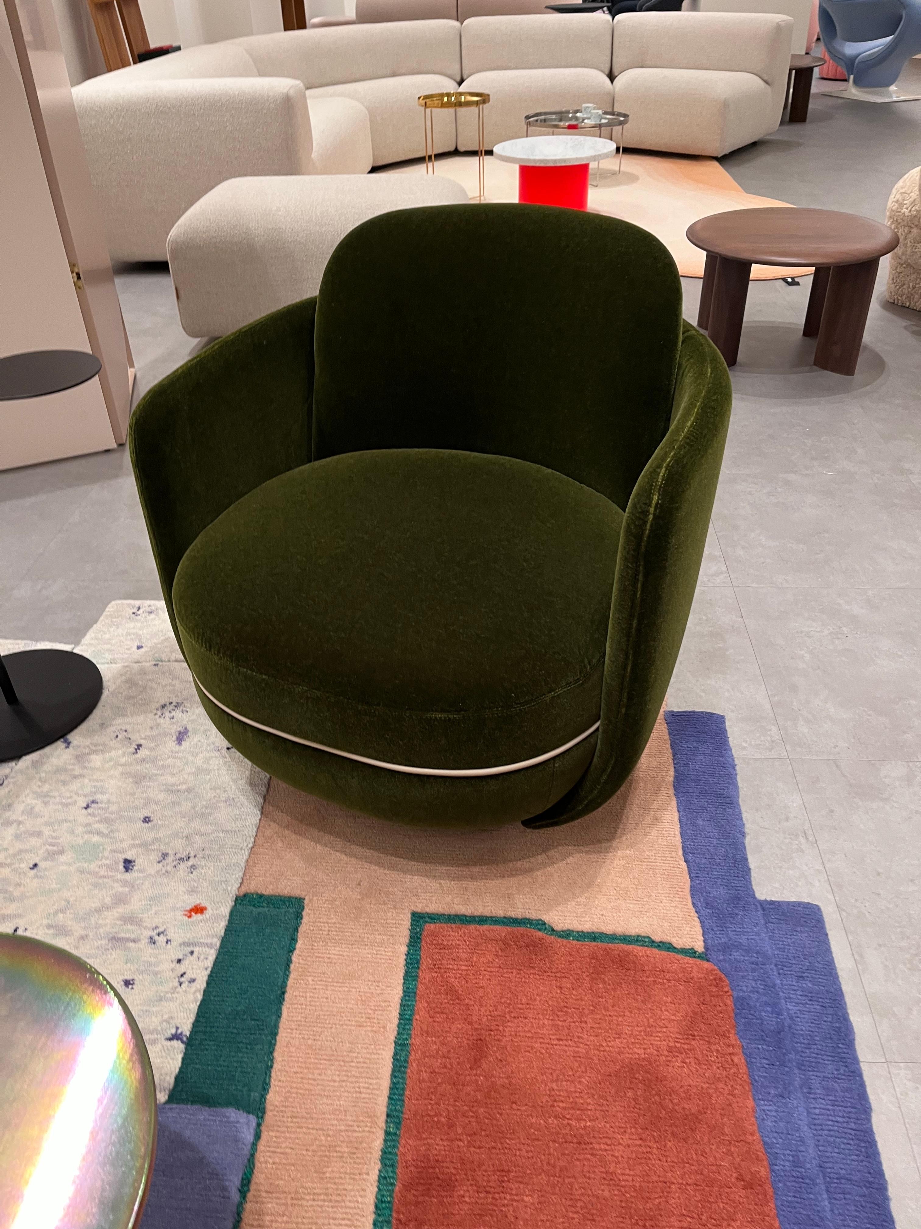 Autrichien  Wittmann Swivel Miles Green Velvet Lounge Chair by Sebastian Herkner en STOCK en vente